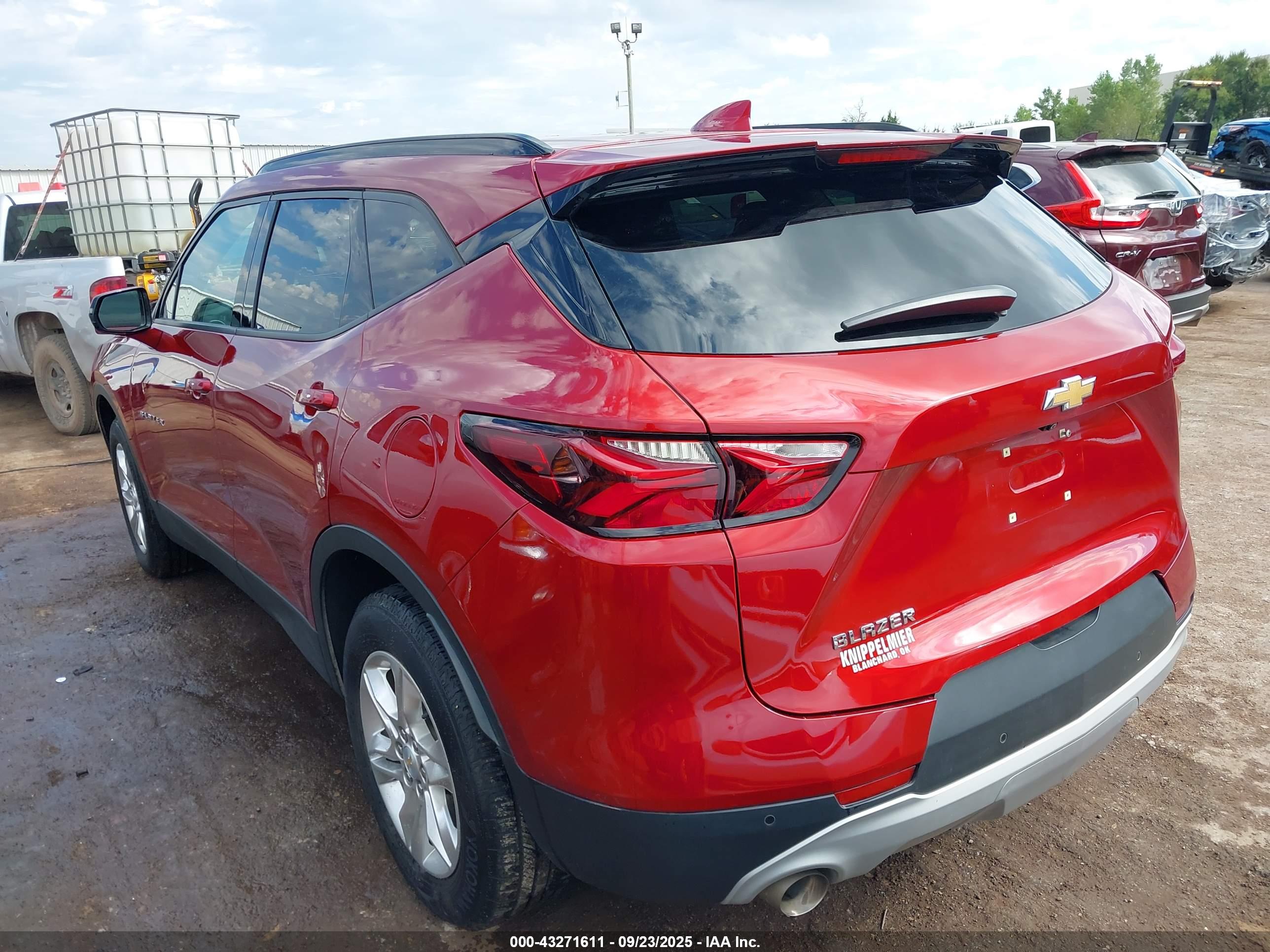CHEVROLET BLAZER image 3