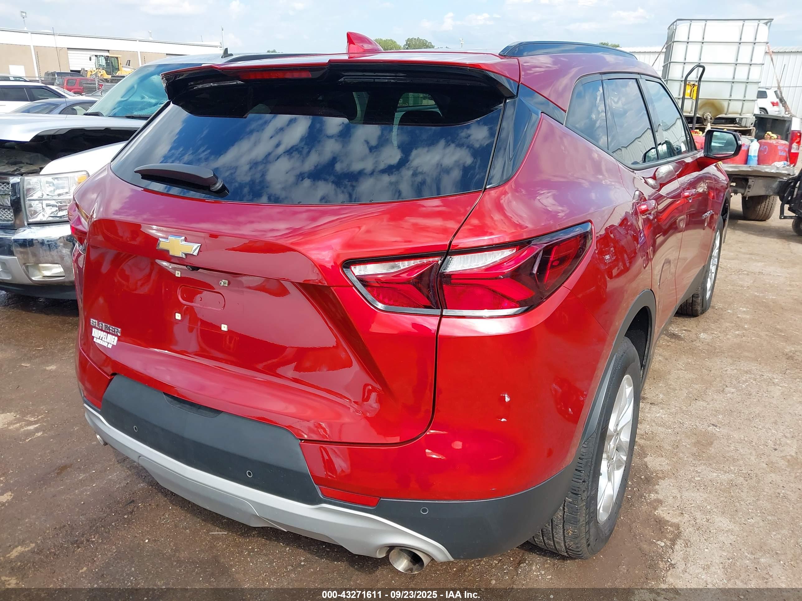 CHEVROLET BLAZER image 4