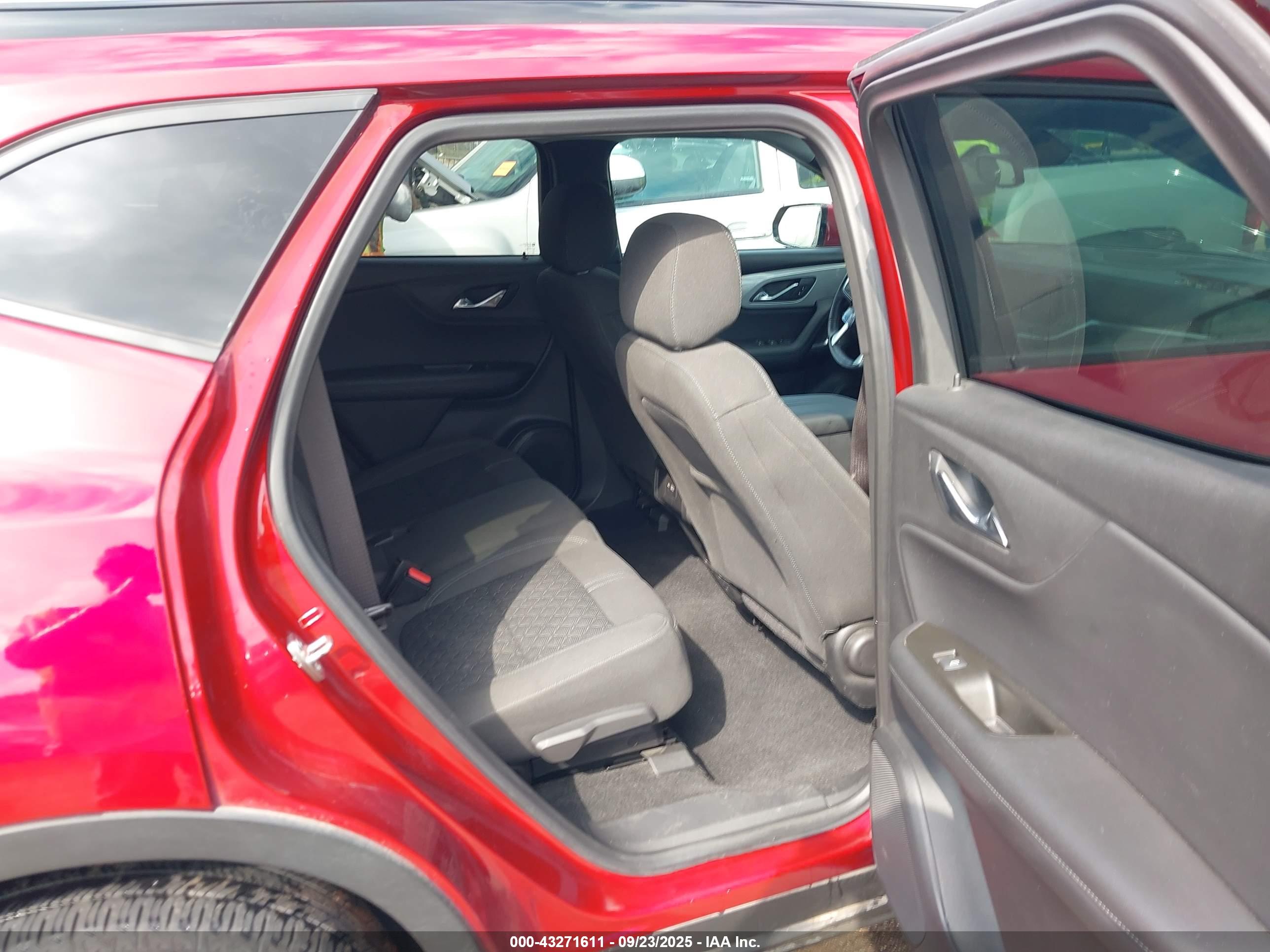 CHEVROLET BLAZER image 8