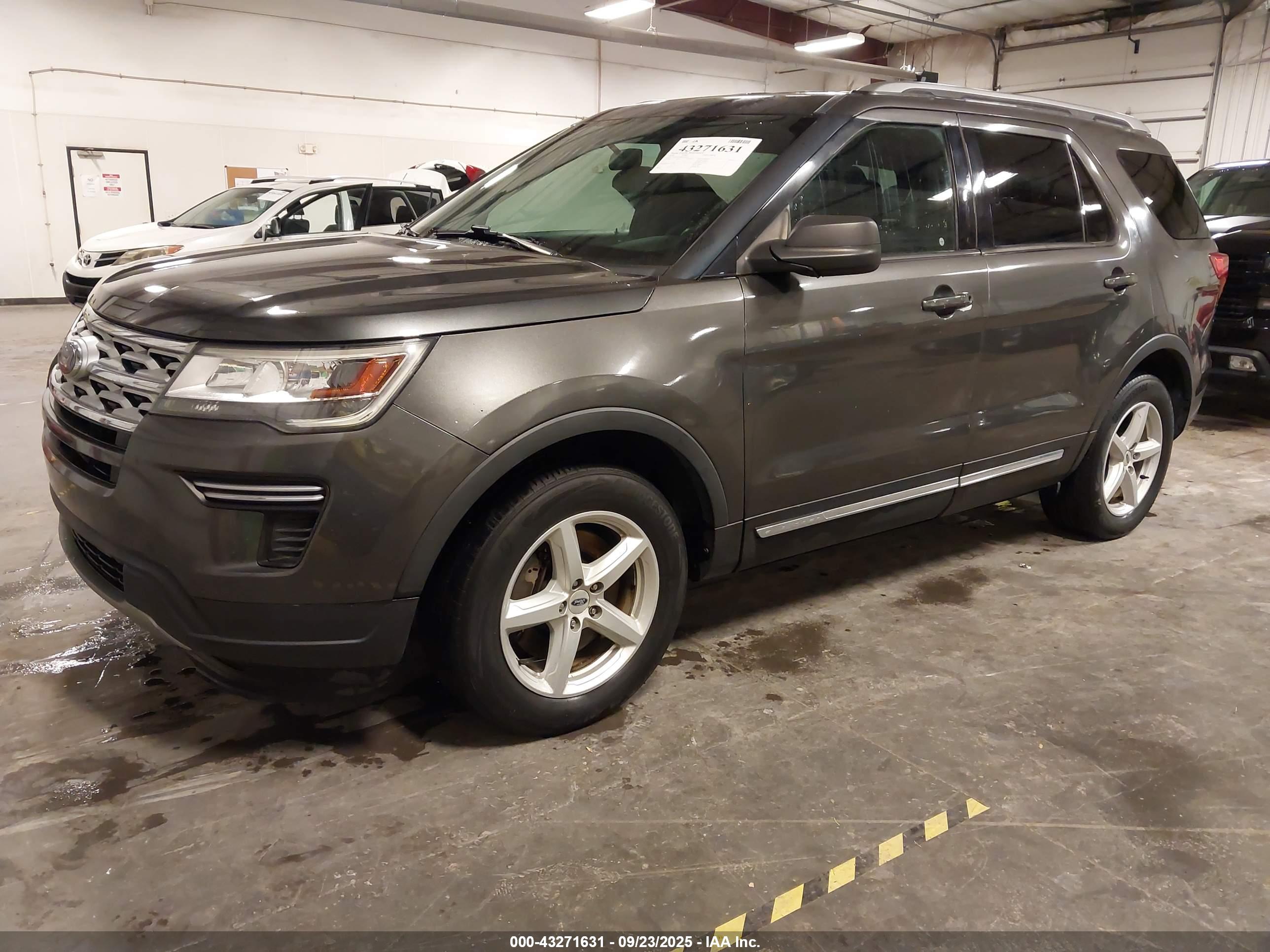 FORD EXPLORER image 2