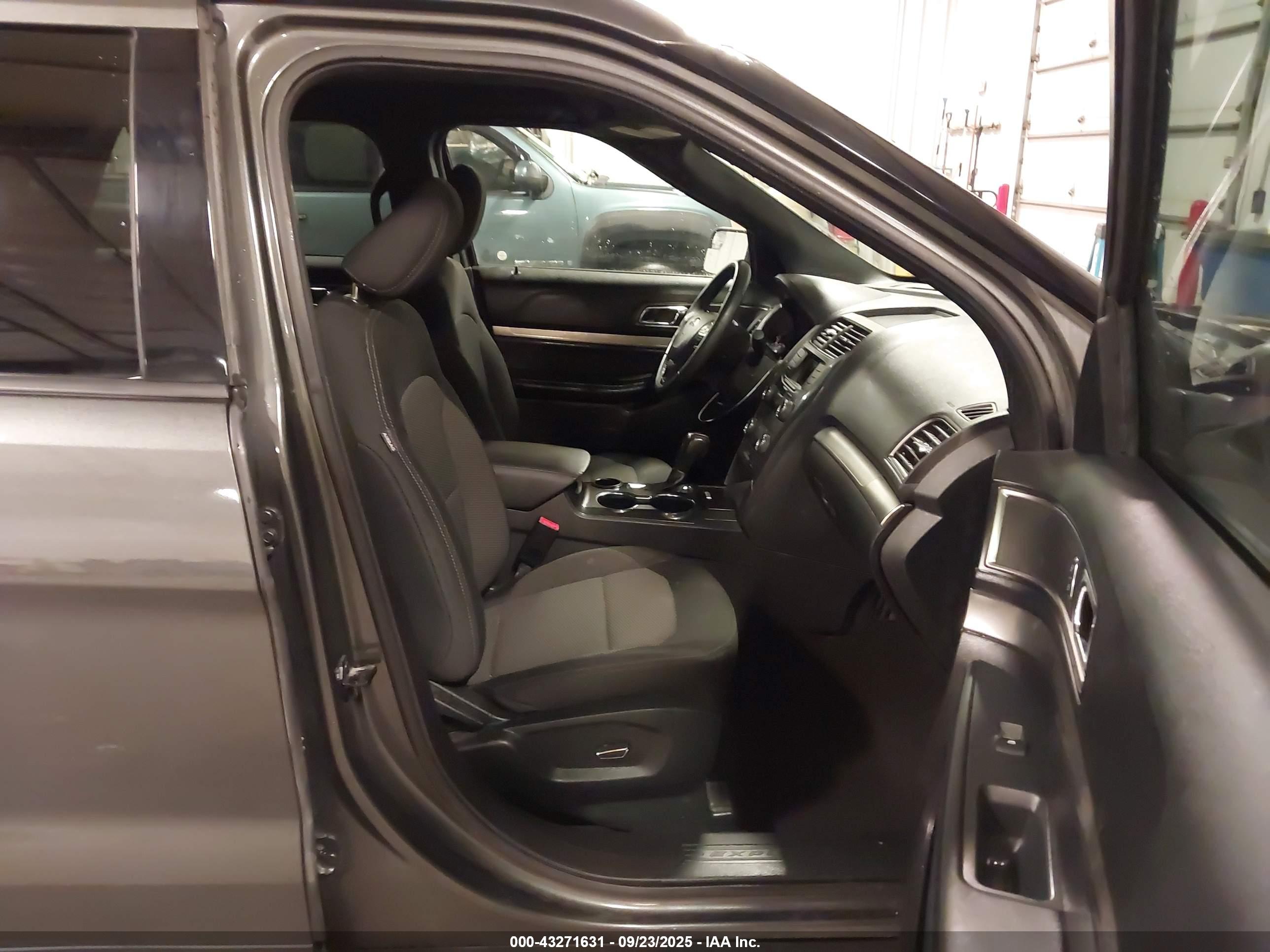 FORD EXPLORER image 5