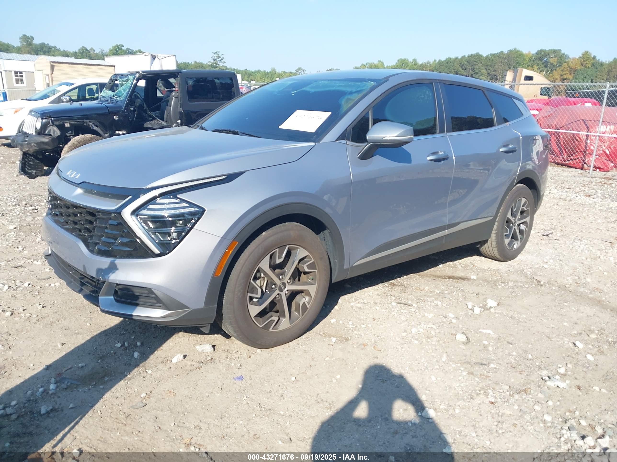 KIA SPORTAGE image 2