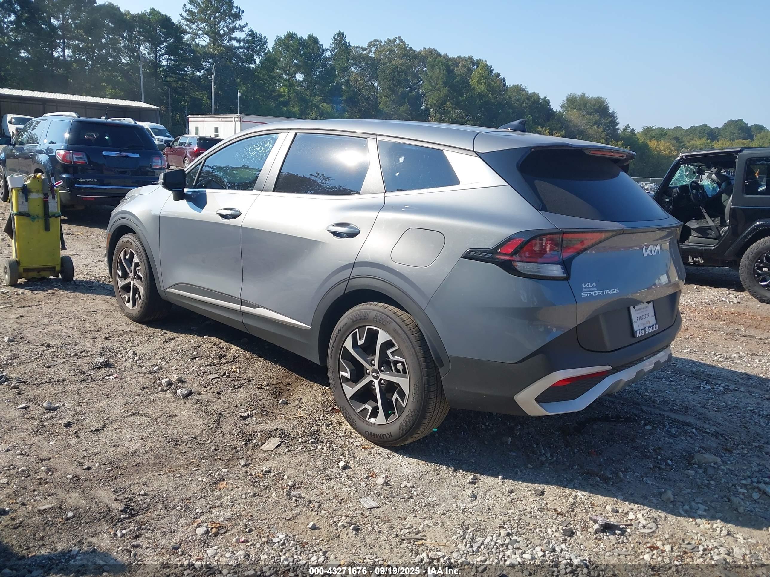 KIA SPORTAGE image 3
