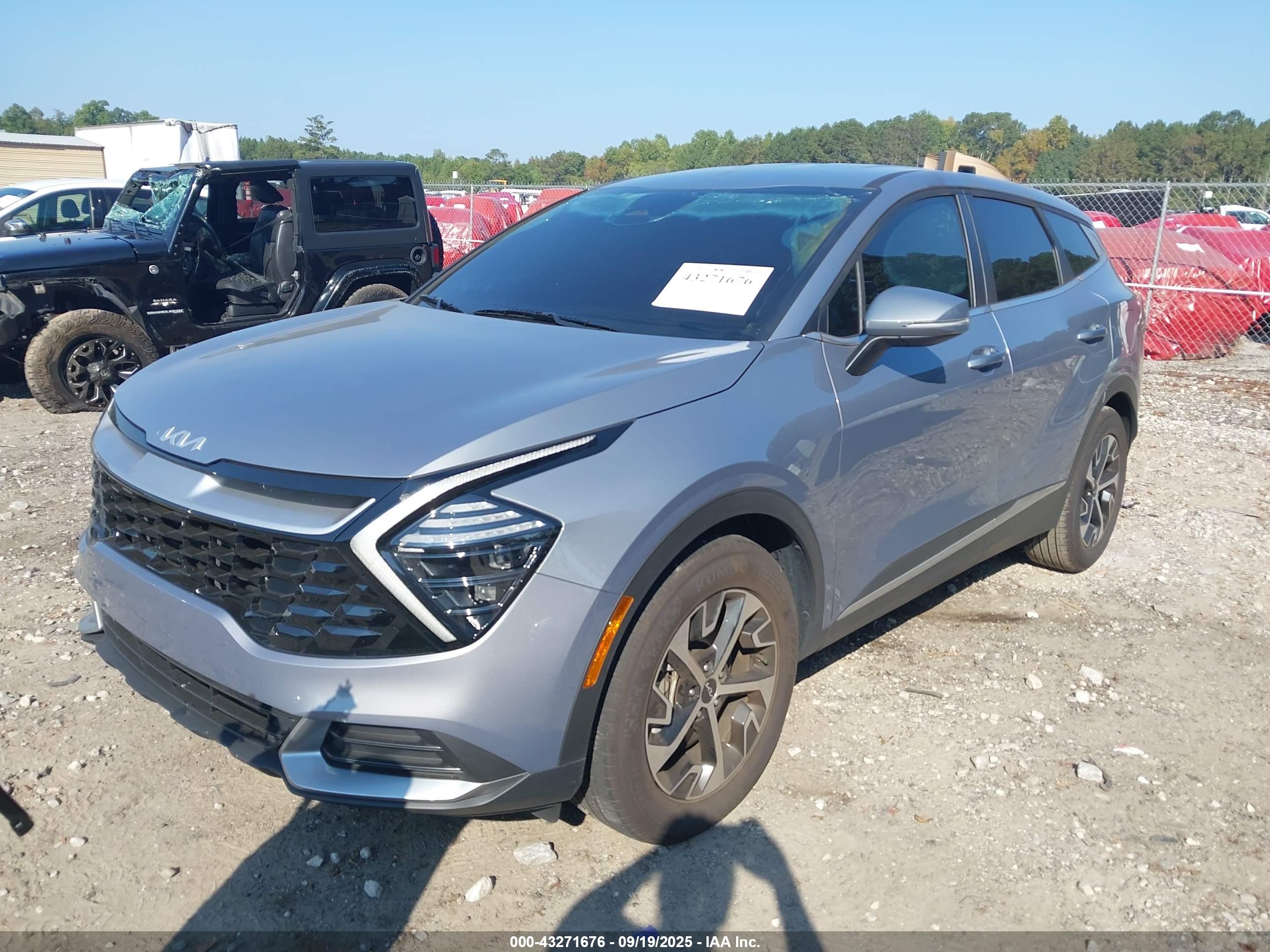 KIA SPORTAGE image 6