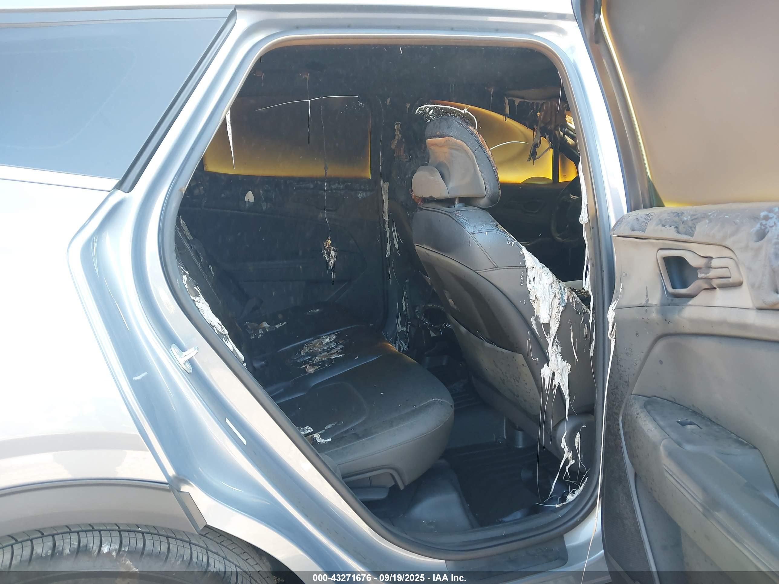 KIA SPORTAGE image 8