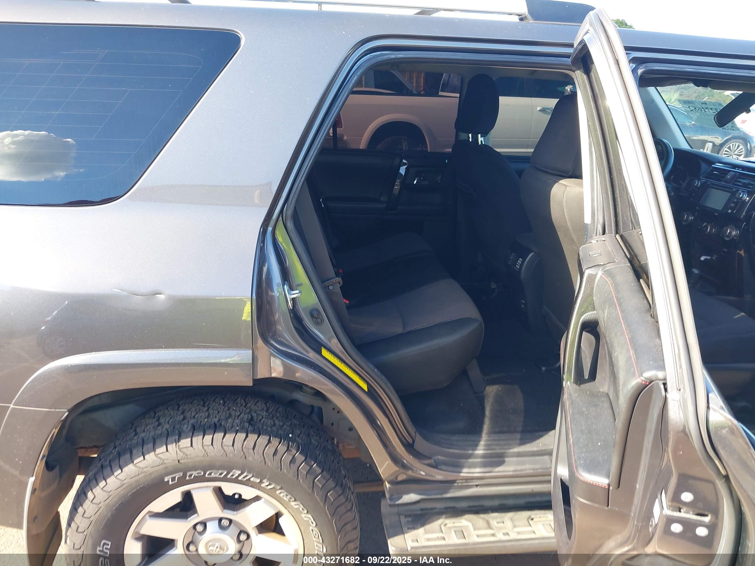 TOYOTA 4RUNNER image 8