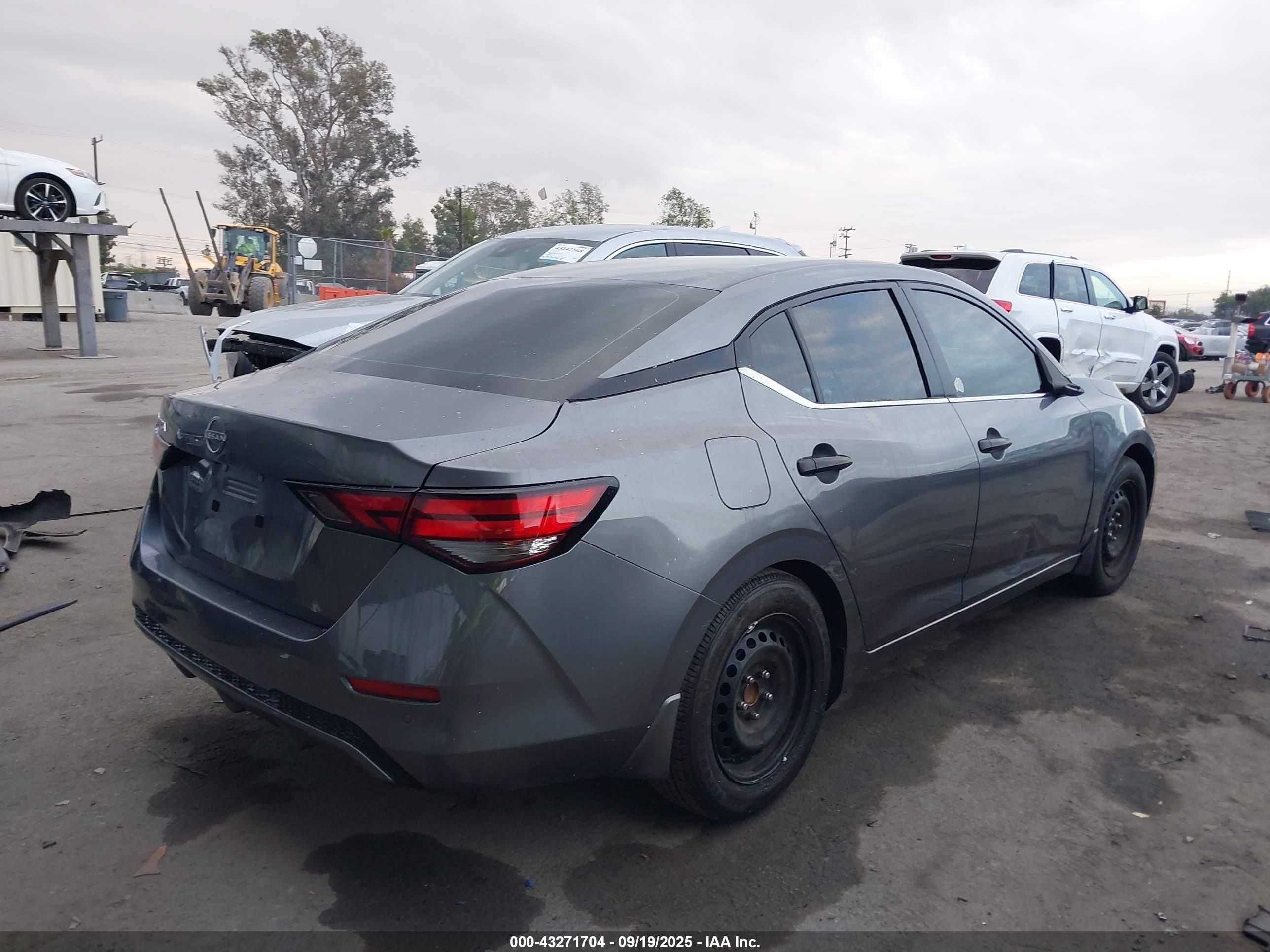 NISSAN SENTRA image 4