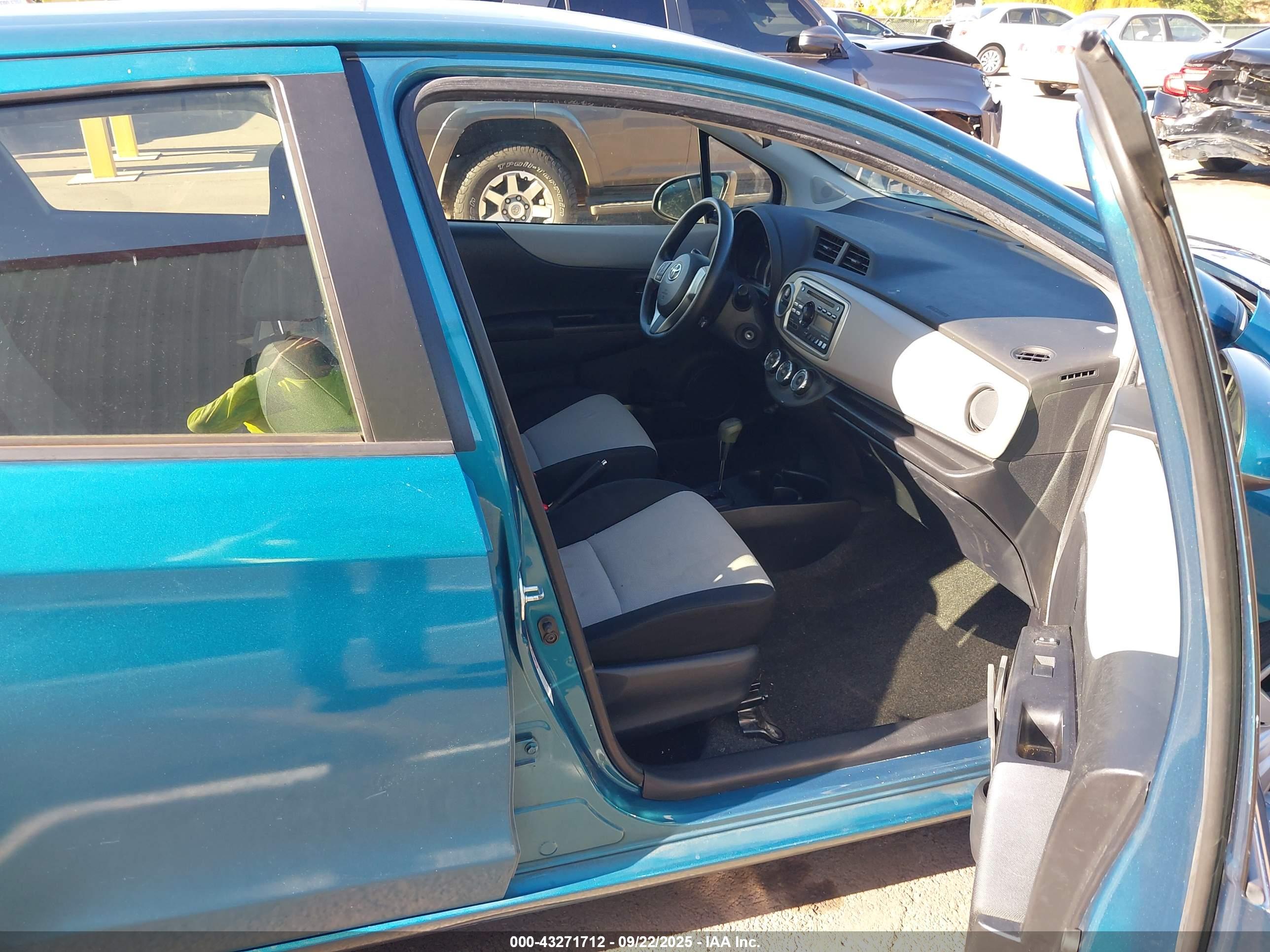 TOYOTA YARIS image 5