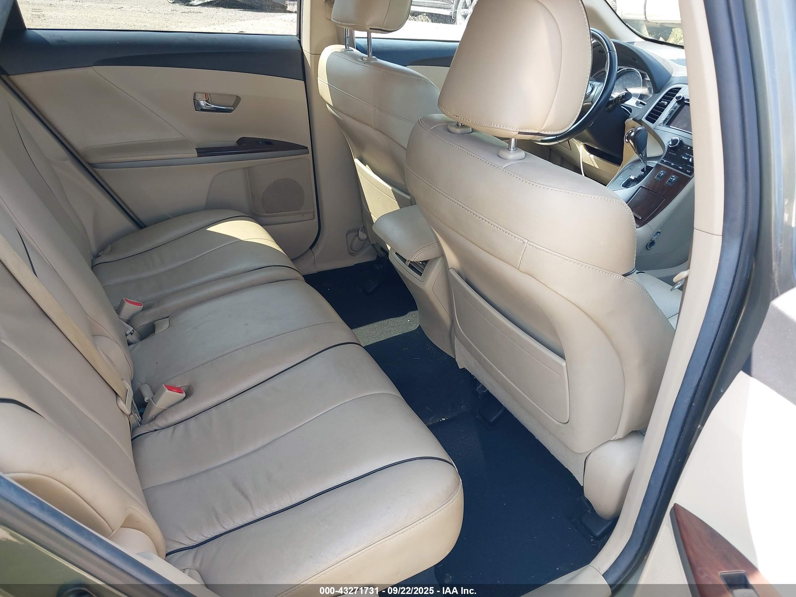 TOYOTA VENZA image 8