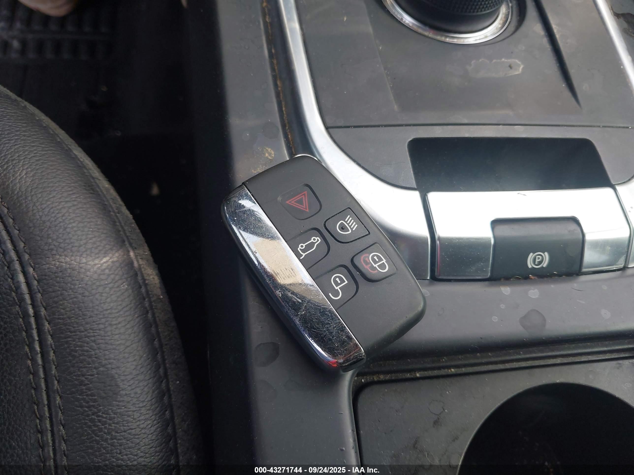 LAND ROVER image 11