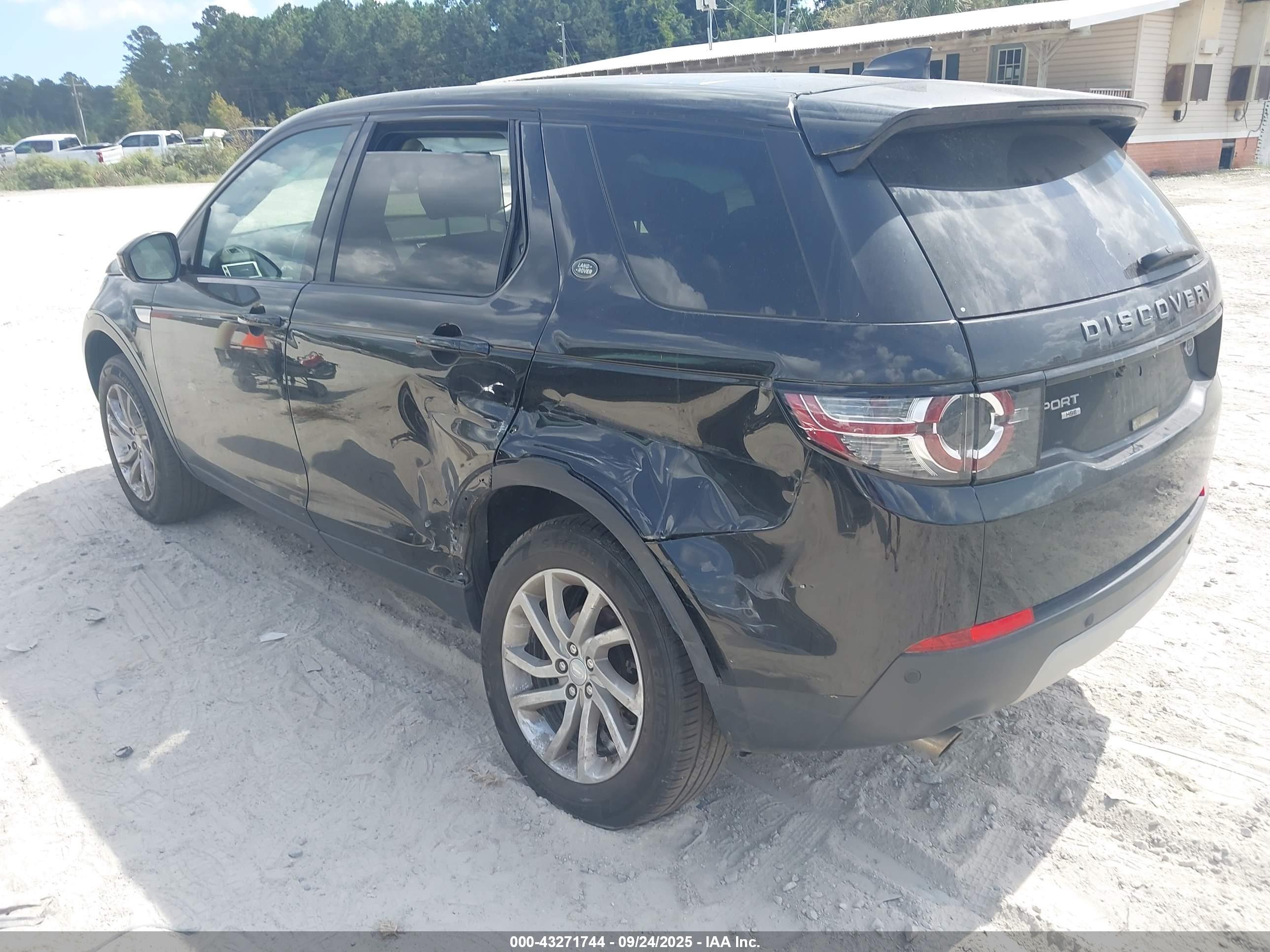 LAND ROVER image 3
