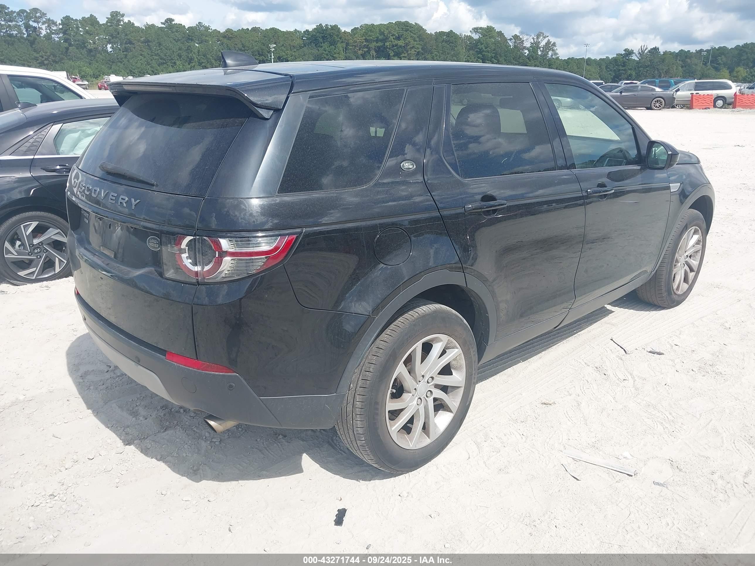 LAND ROVER image 4
