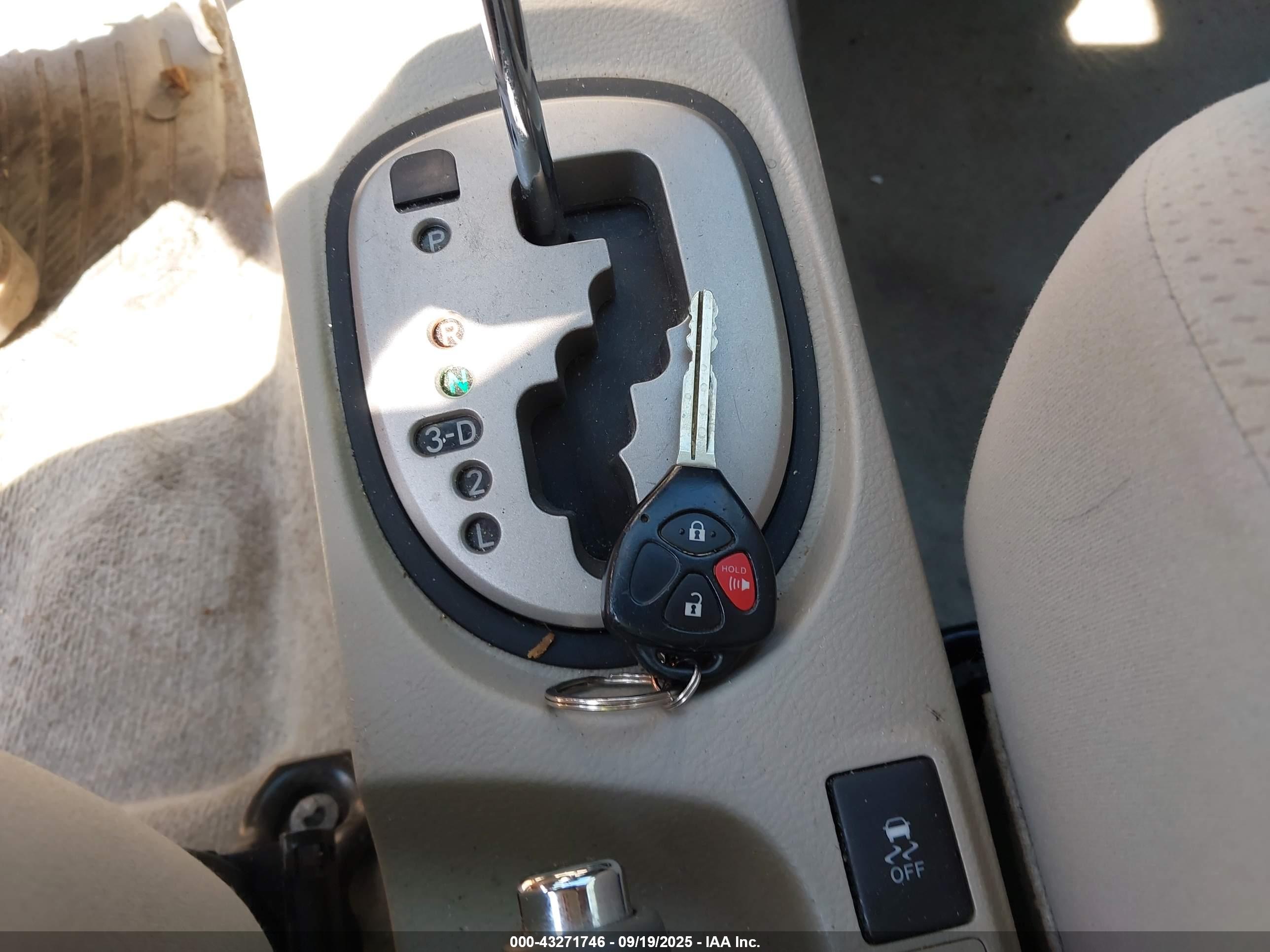 TOYOTA YARIS image 11