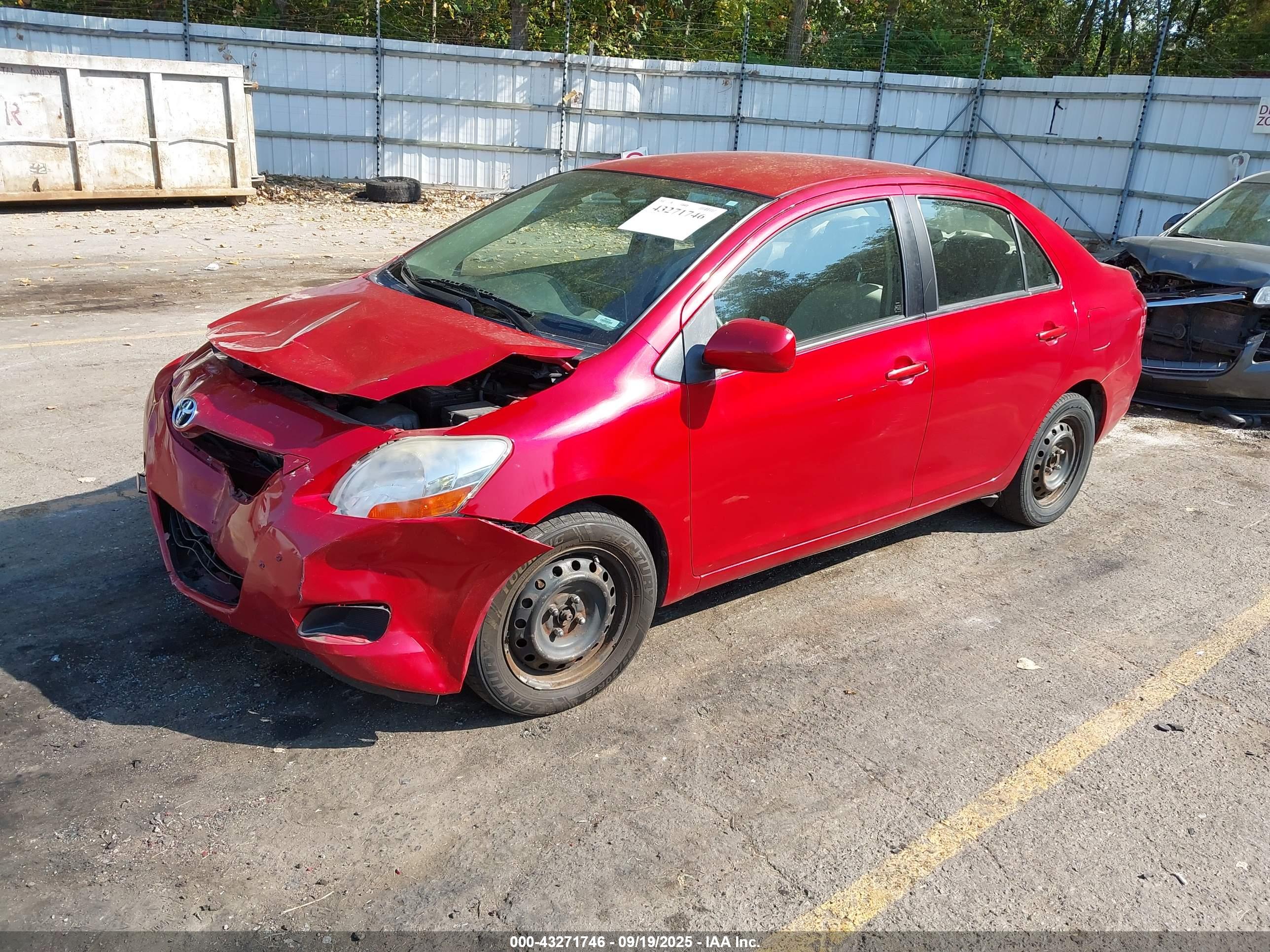 TOYOTA YARIS image 2