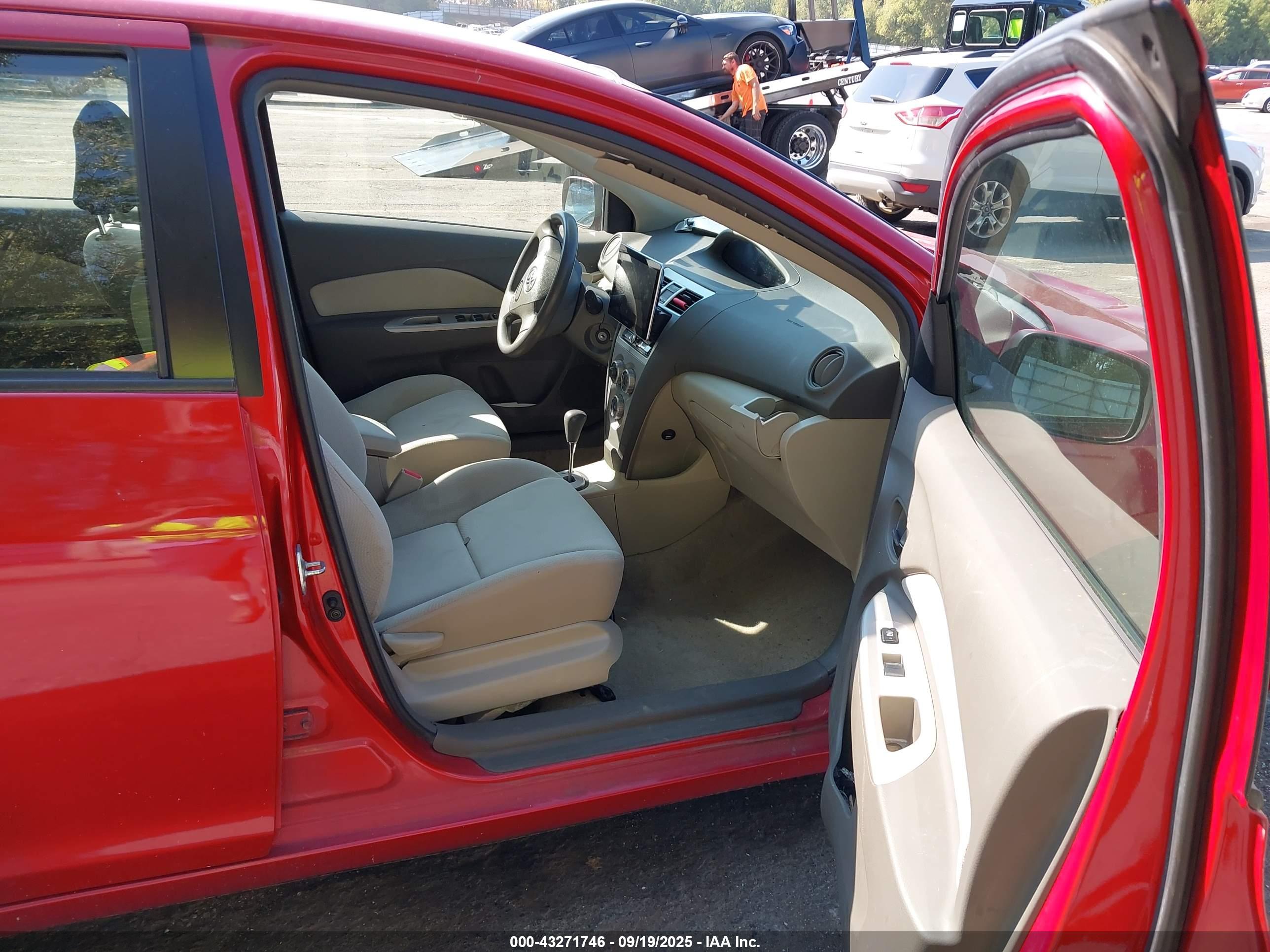 TOYOTA YARIS image 5