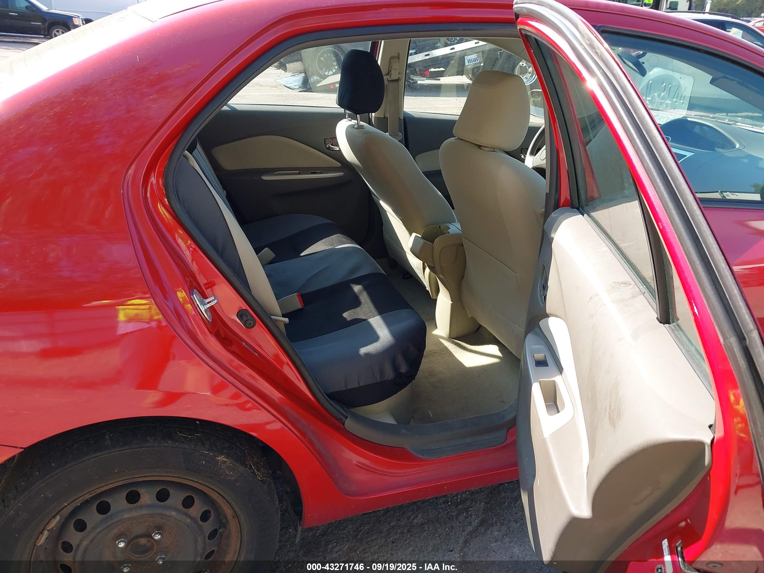 TOYOTA YARIS image 8