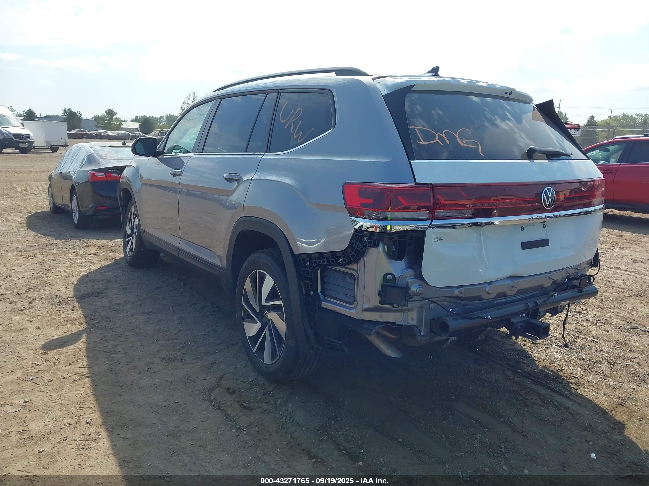 VOLKSWAGEN ATLAS image 3