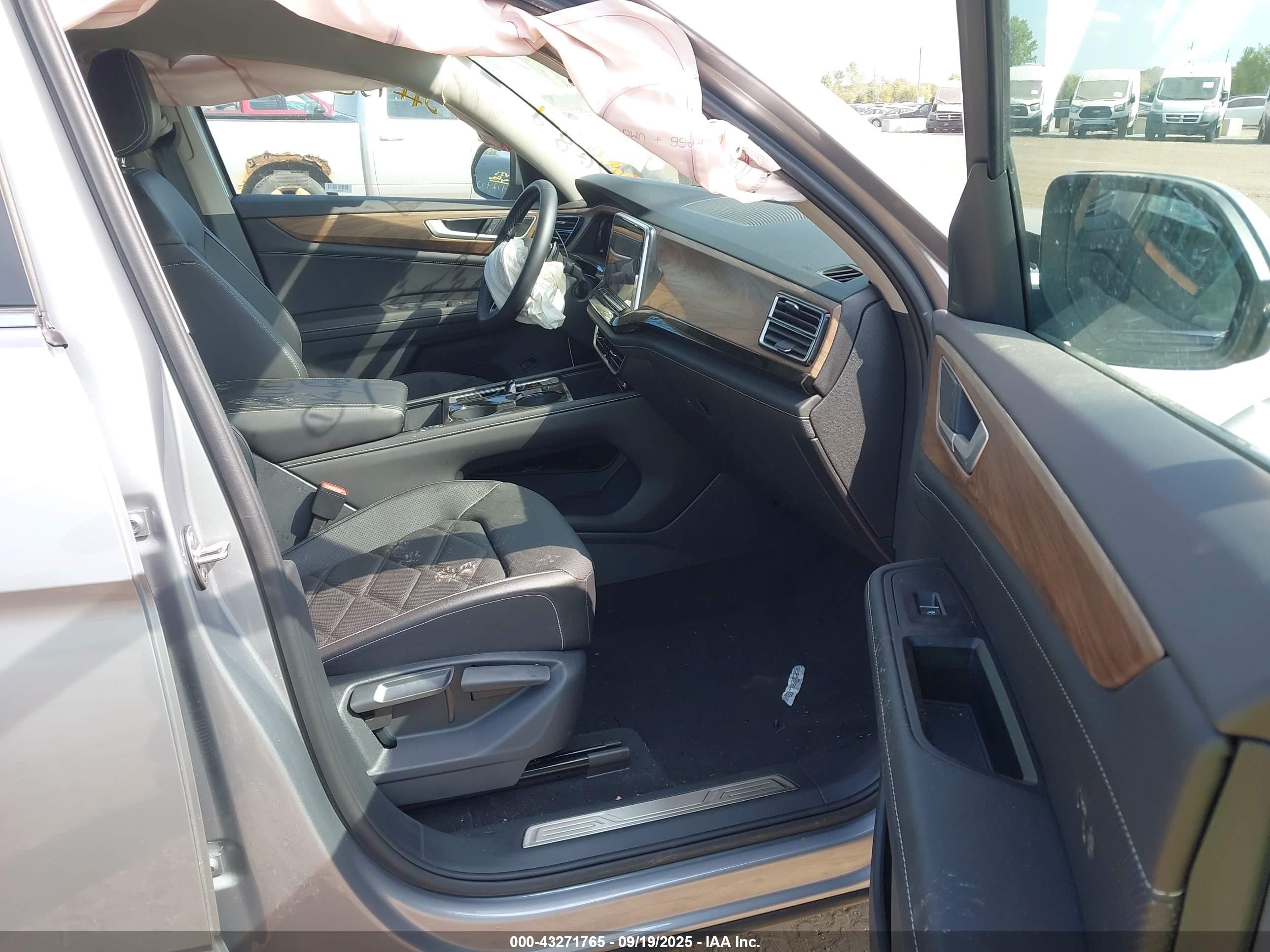 VOLKSWAGEN ATLAS image 5