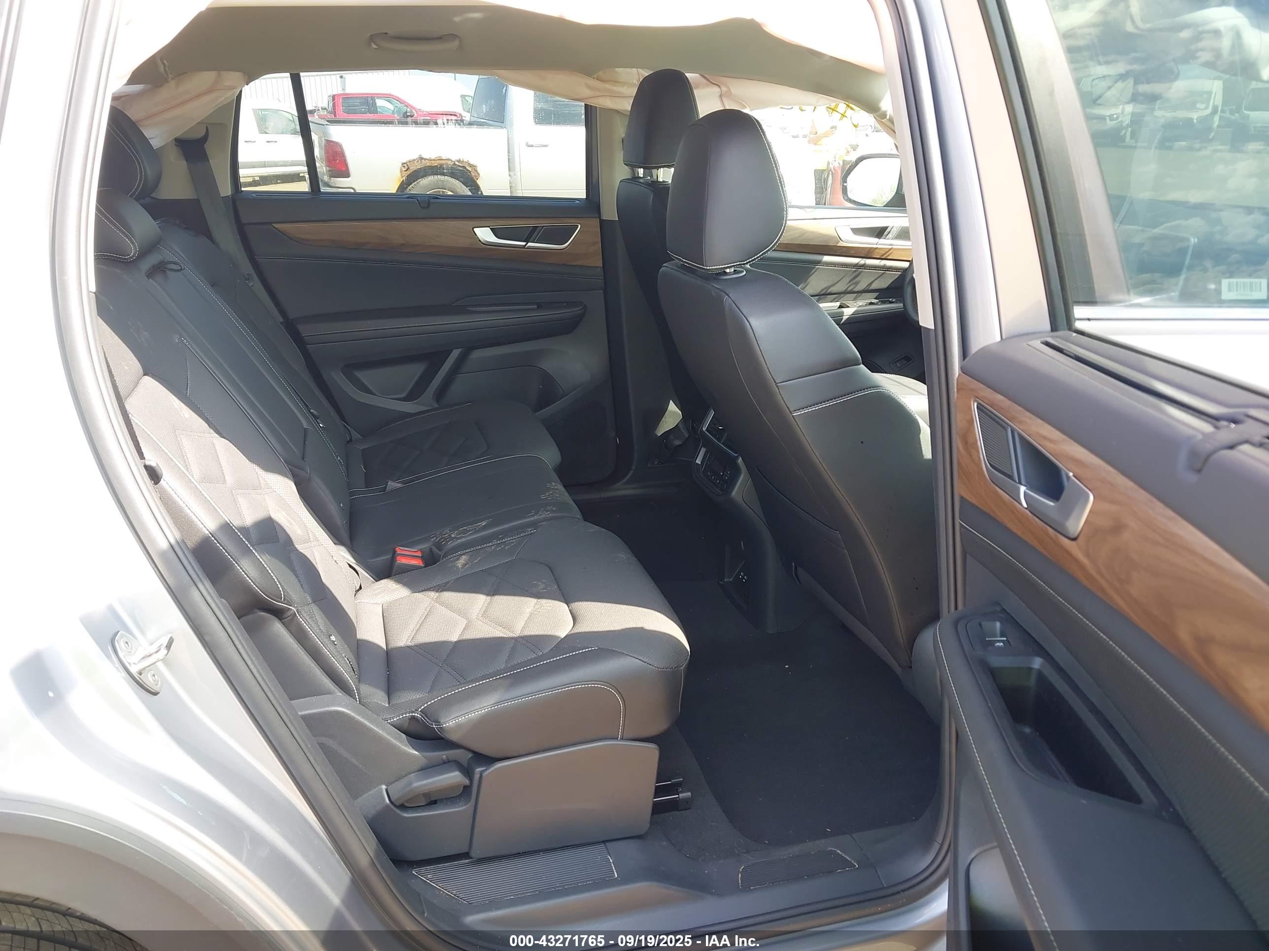 VOLKSWAGEN ATLAS image 8