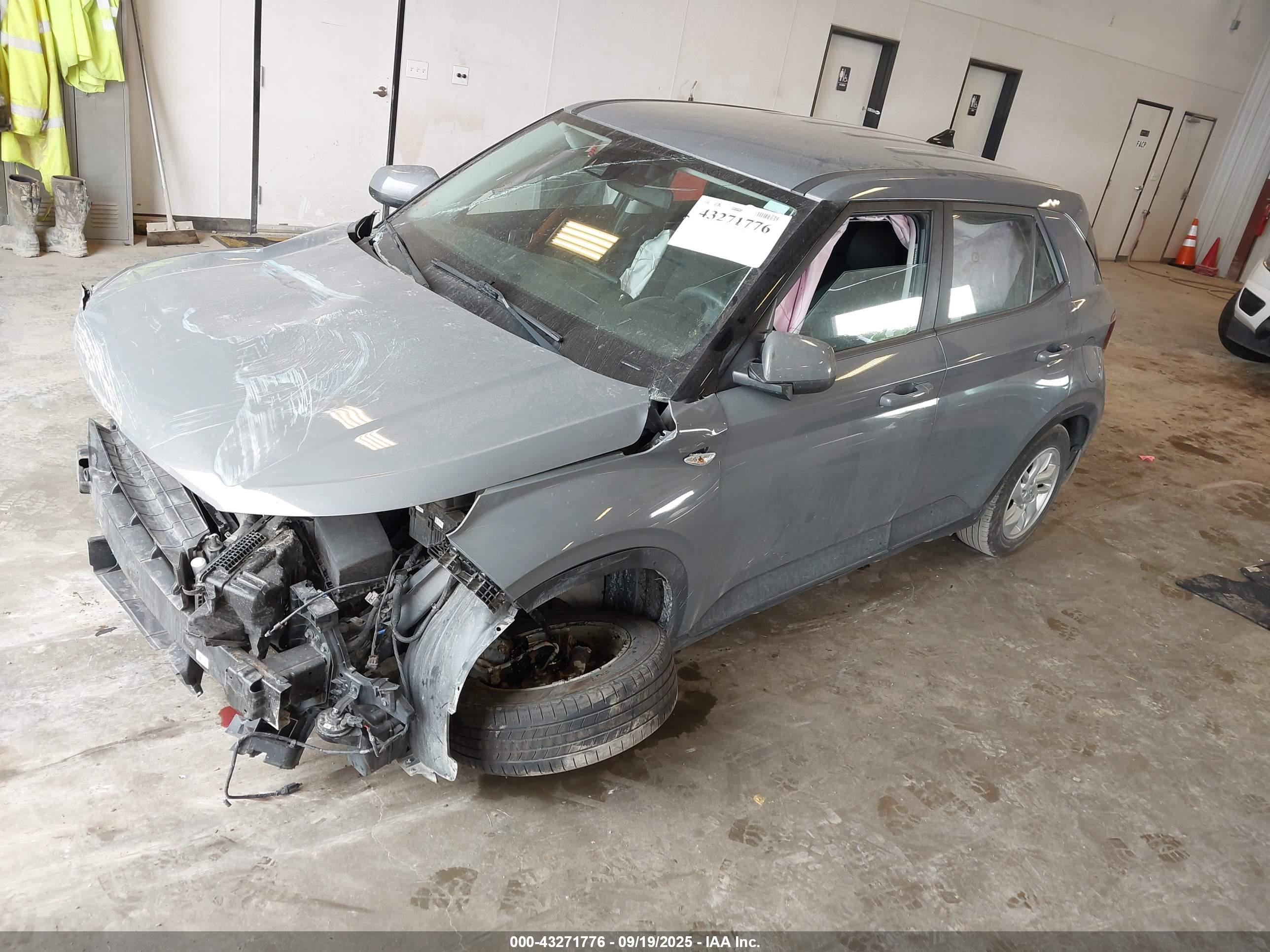 HYUNDAI VENUE image 2