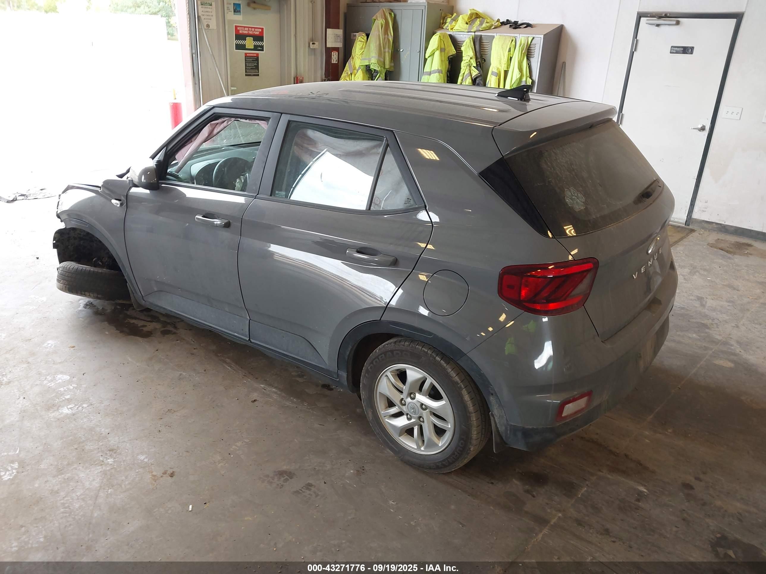 HYUNDAI VENUE image 3