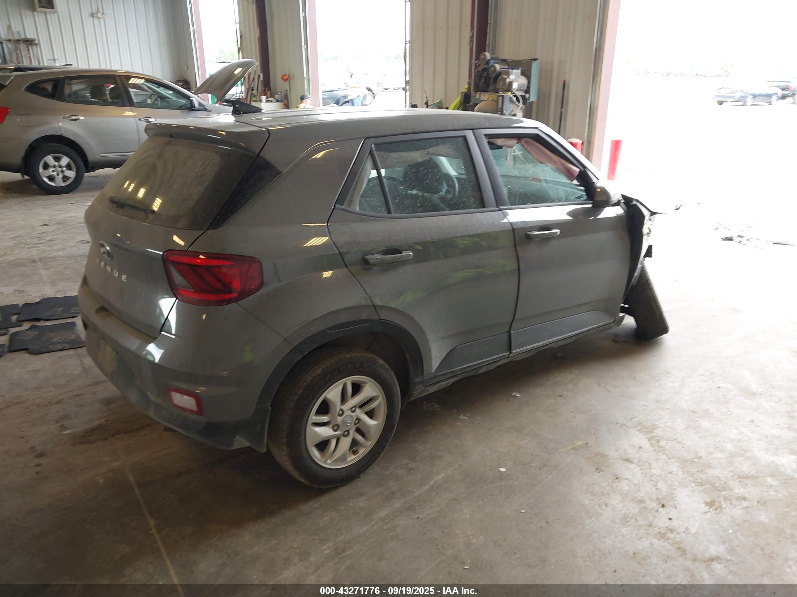 HYUNDAI VENUE image 4