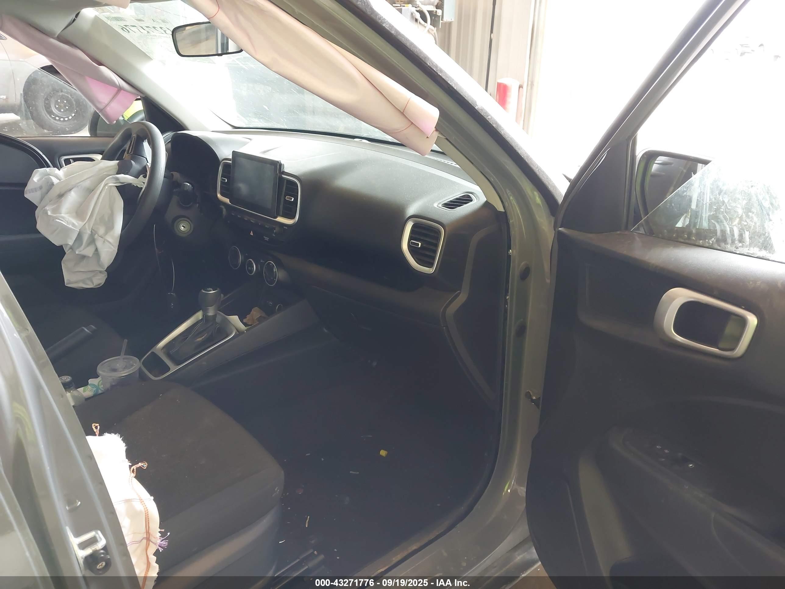 HYUNDAI VENUE image 5