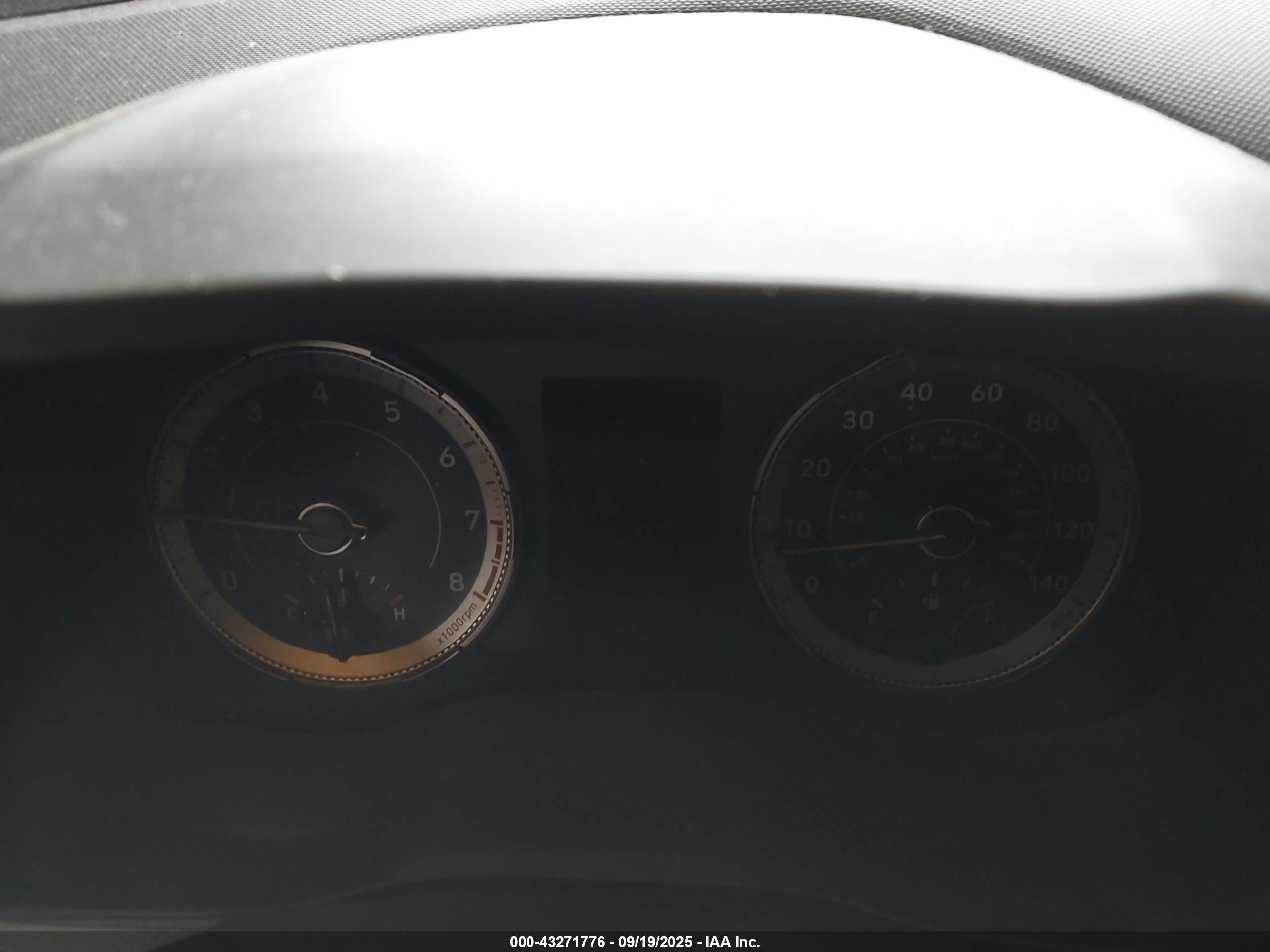 HYUNDAI VENUE image 7