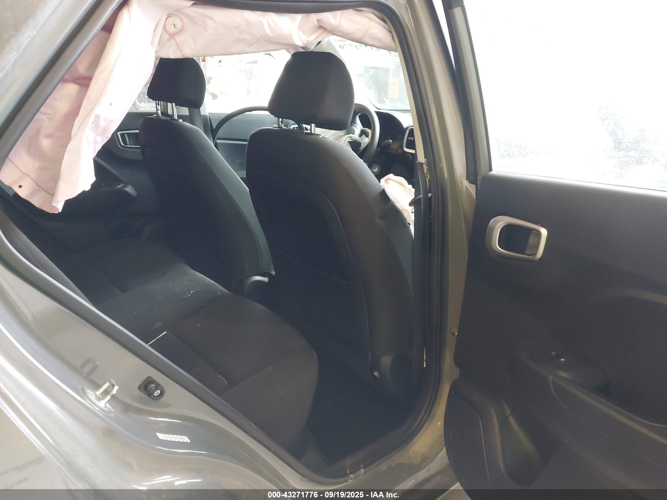 HYUNDAI VENUE image 8