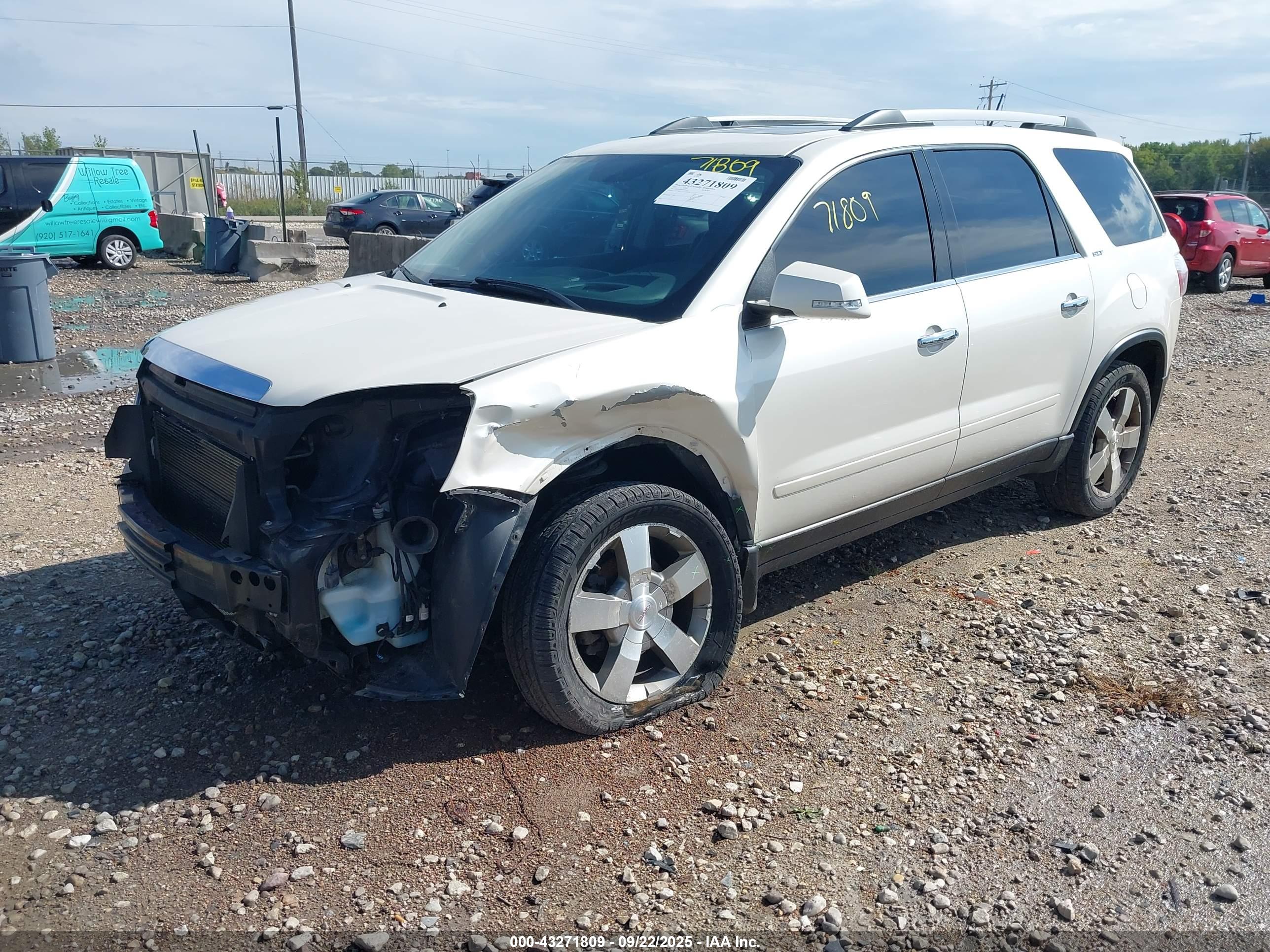 GMC ACADIA image 2
