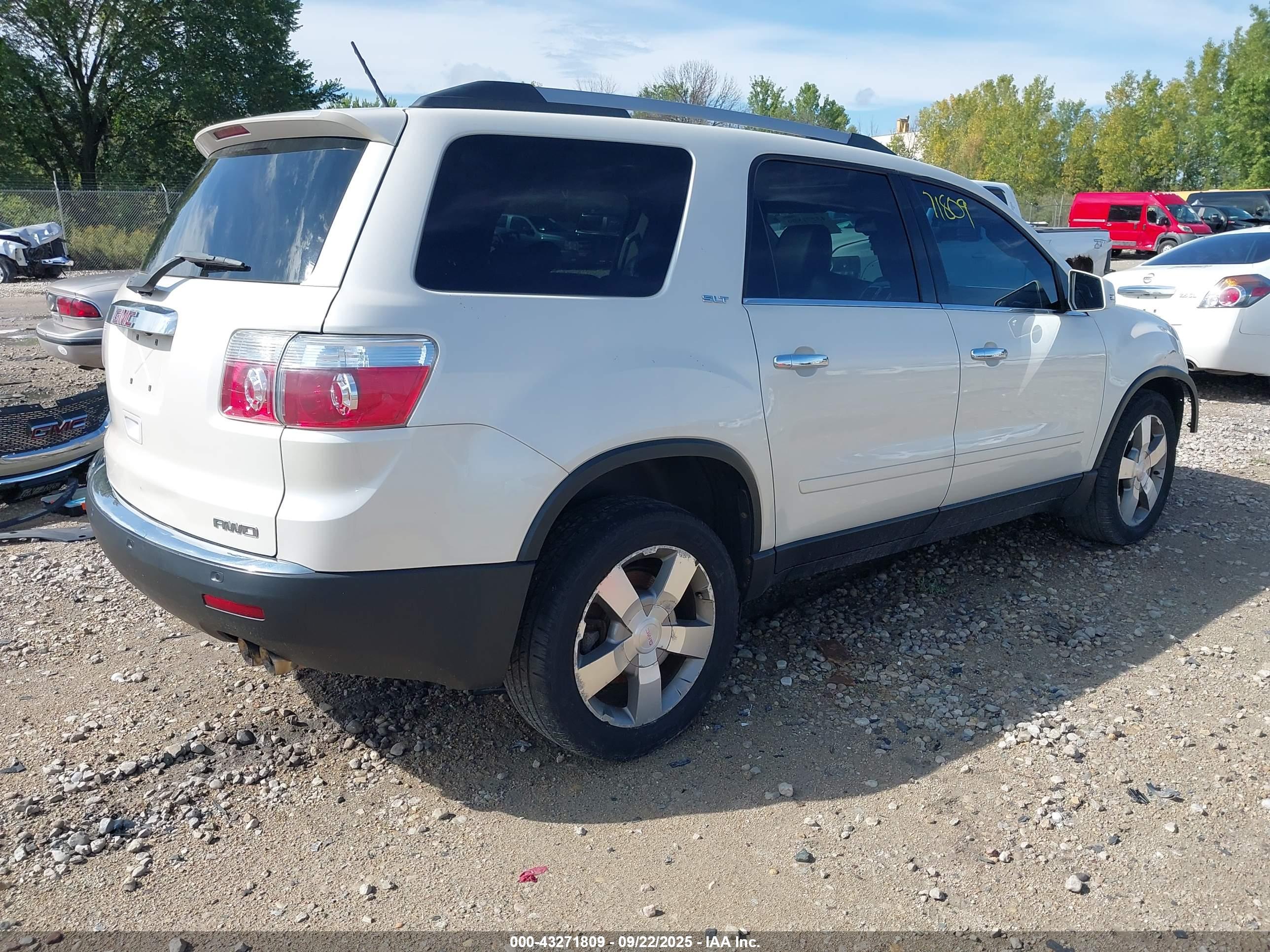 GMC ACADIA image 4