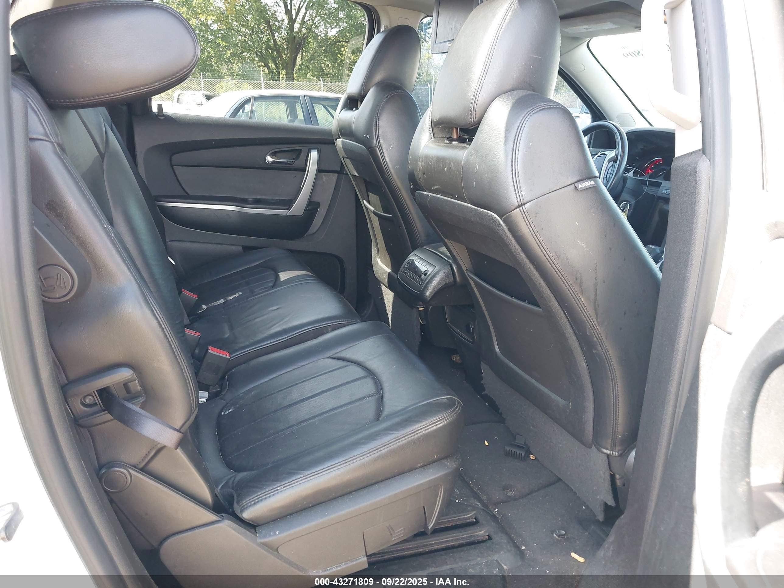 GMC ACADIA image 8