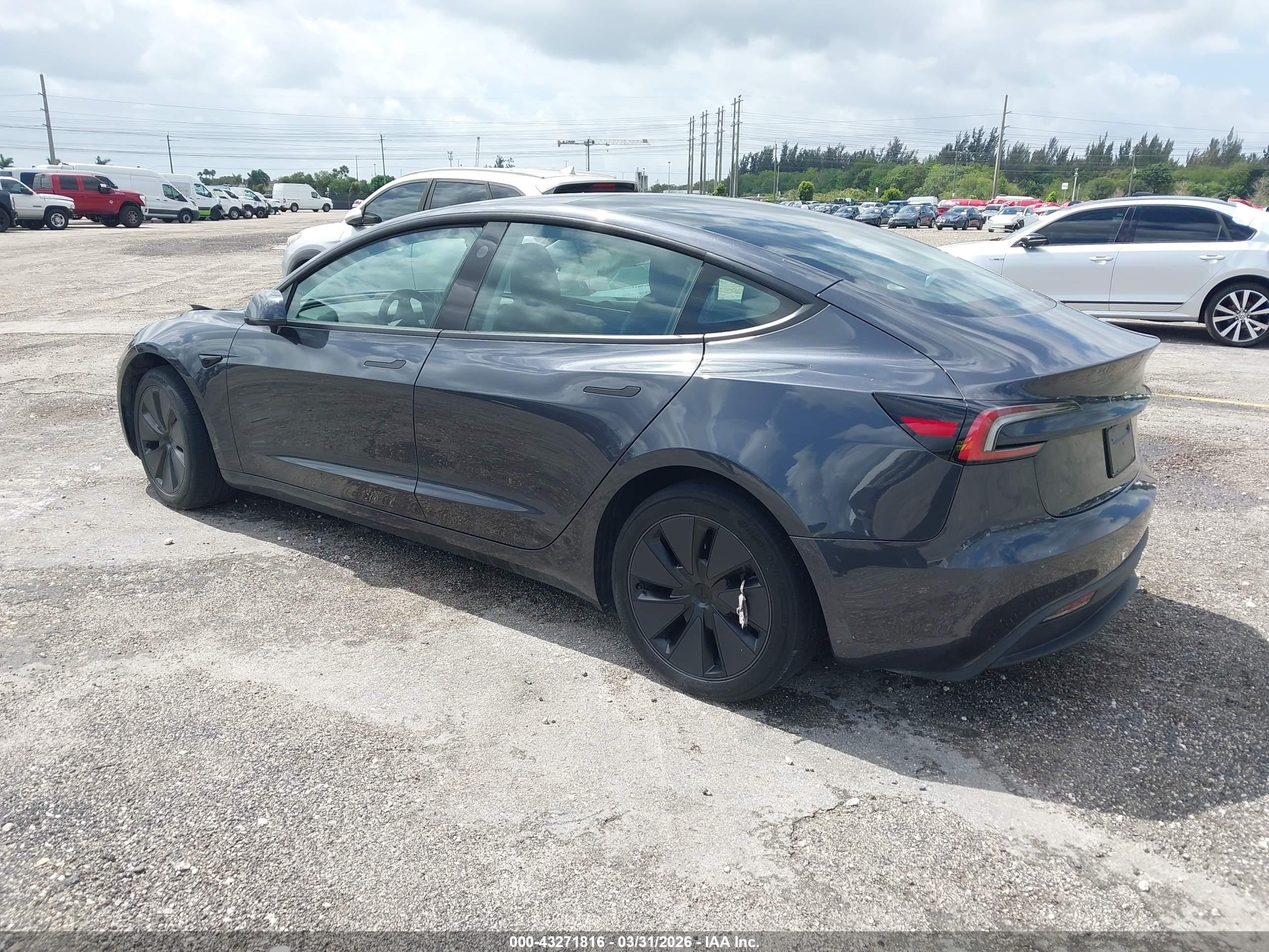 TESLA MODEL image 3