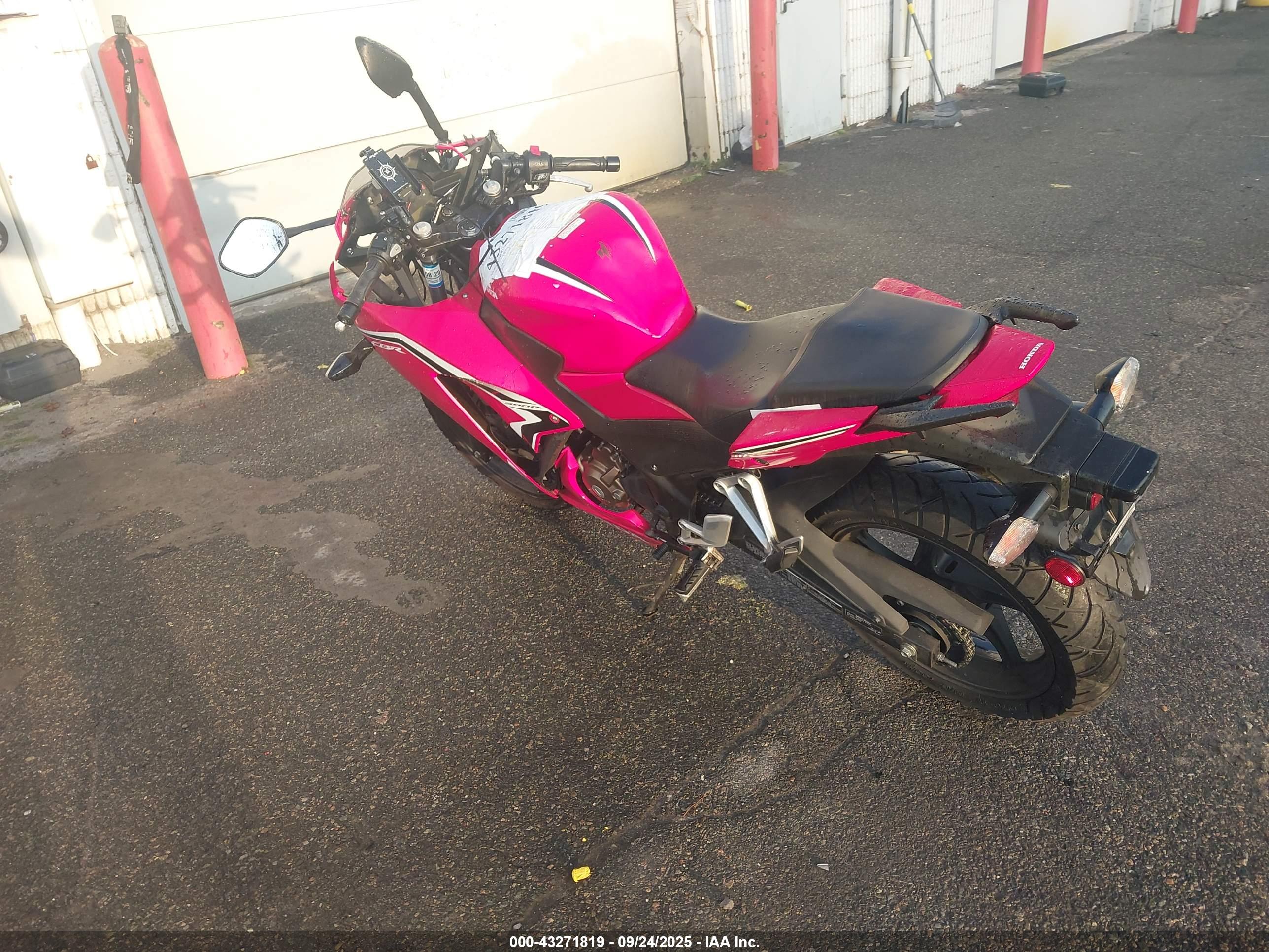 HONDA CBR300 image 3