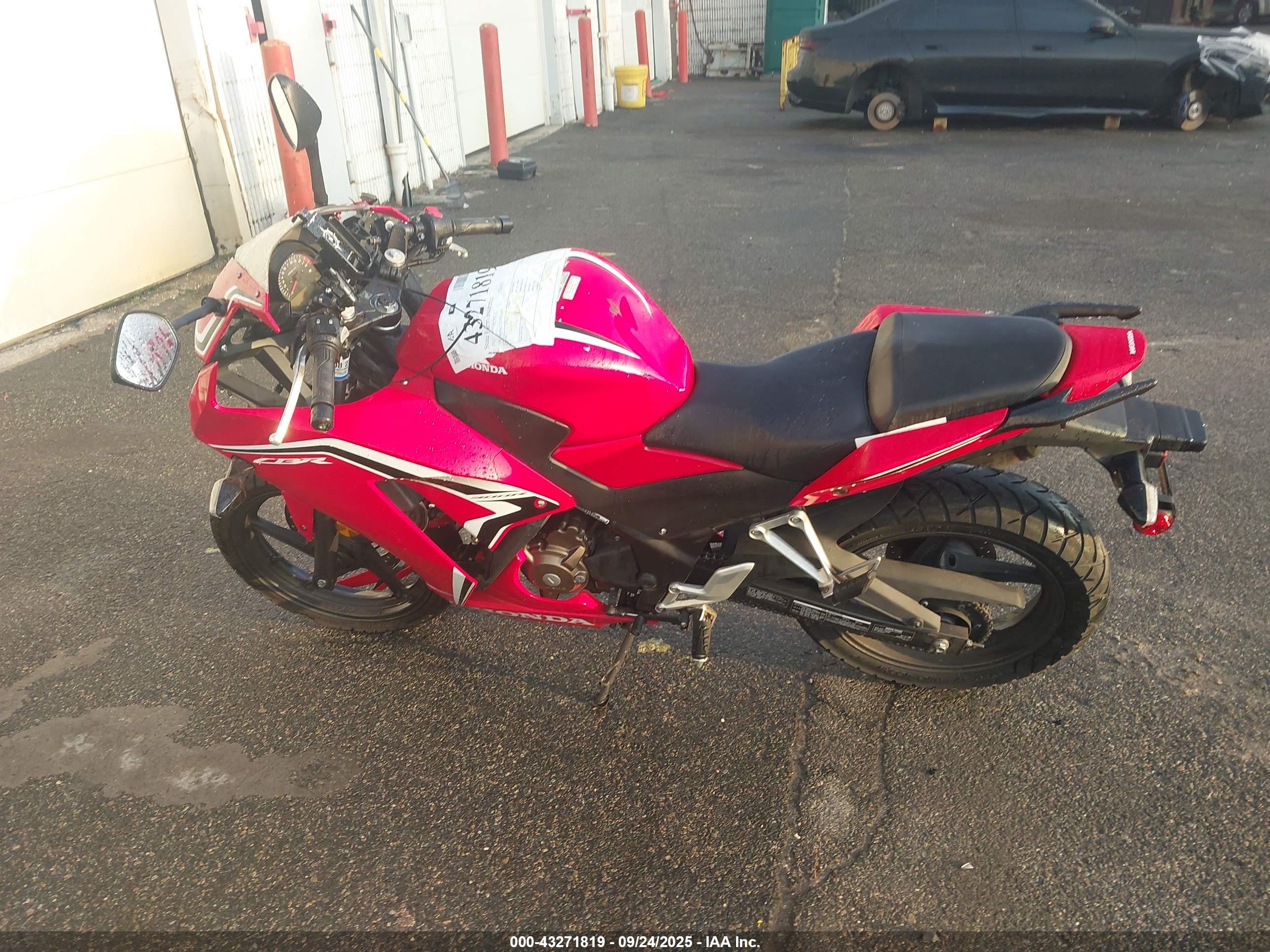 HONDA CBR300 image 9