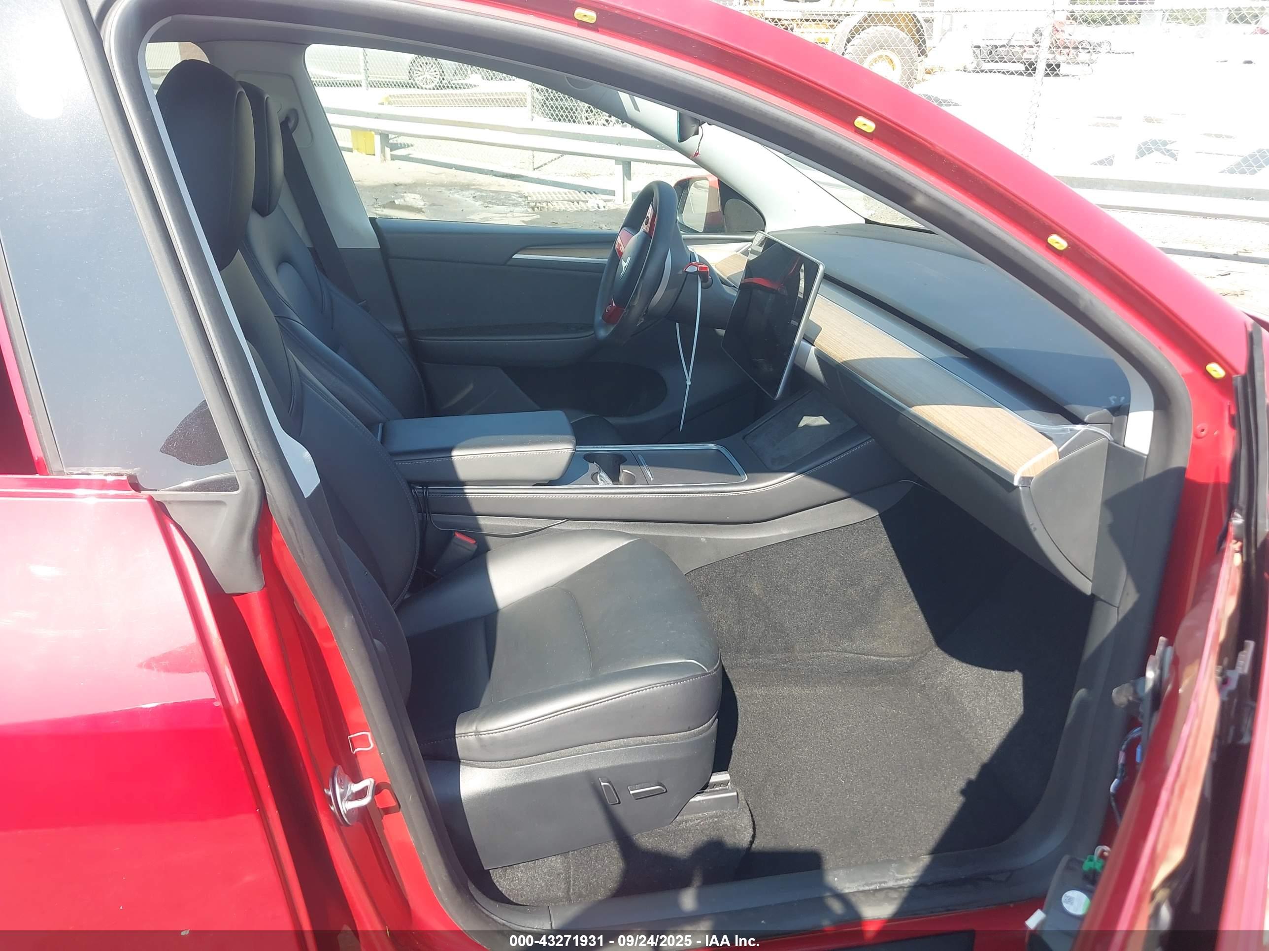 TESLA MODEL image 5