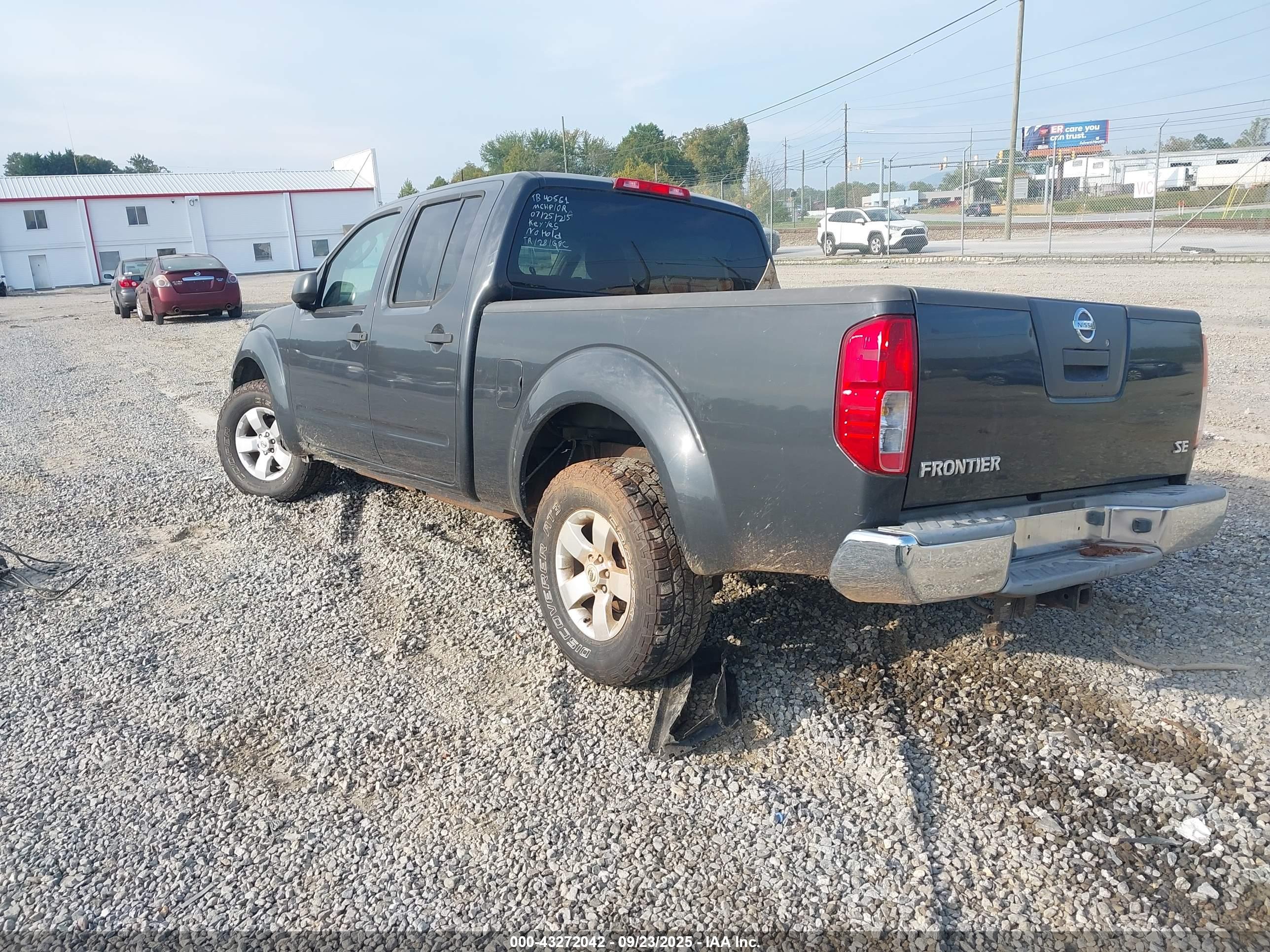 NISSAN FRONTIER image 3