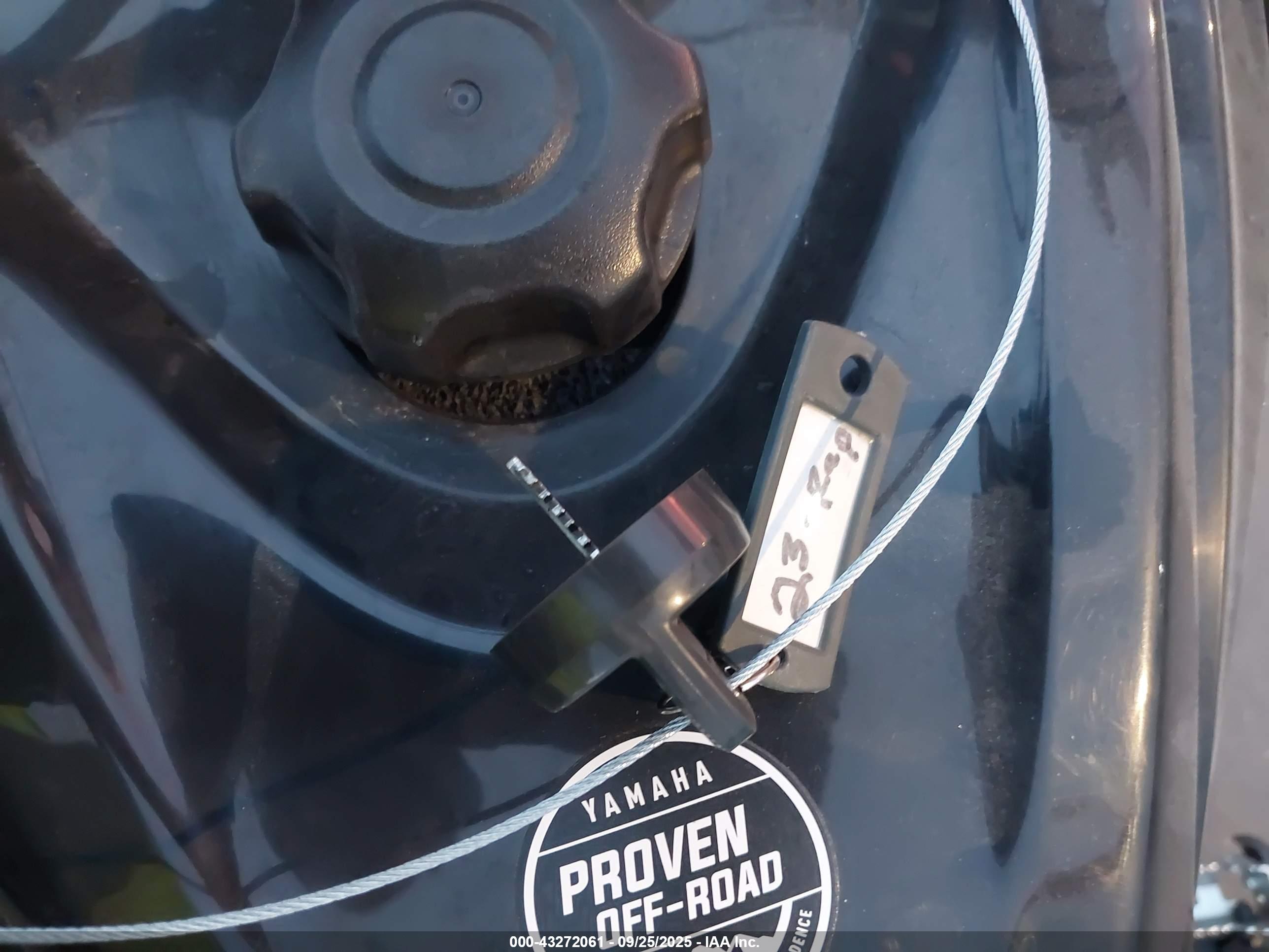 YAMAHA YFM700 image 11