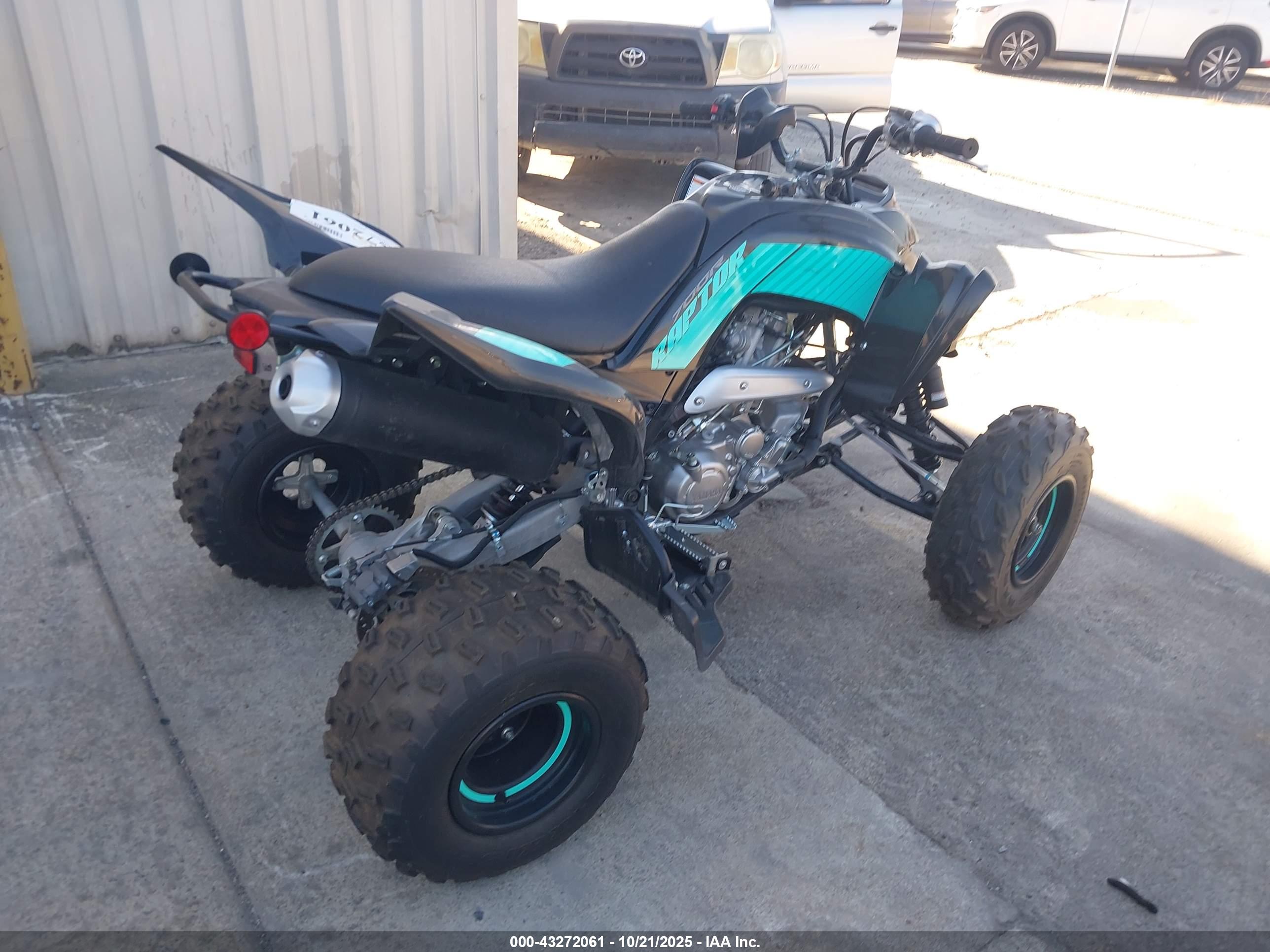 YAMAHA YFM700 image 4