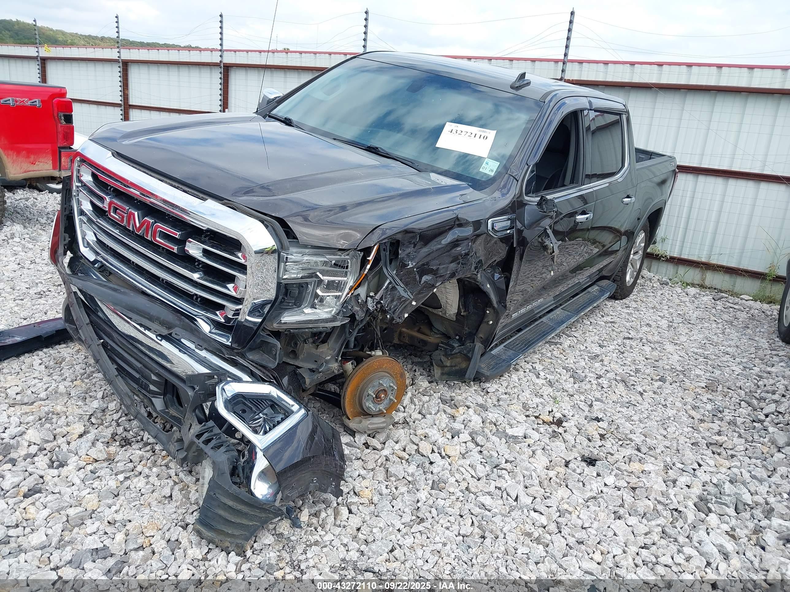 GMC SIERRA image 2