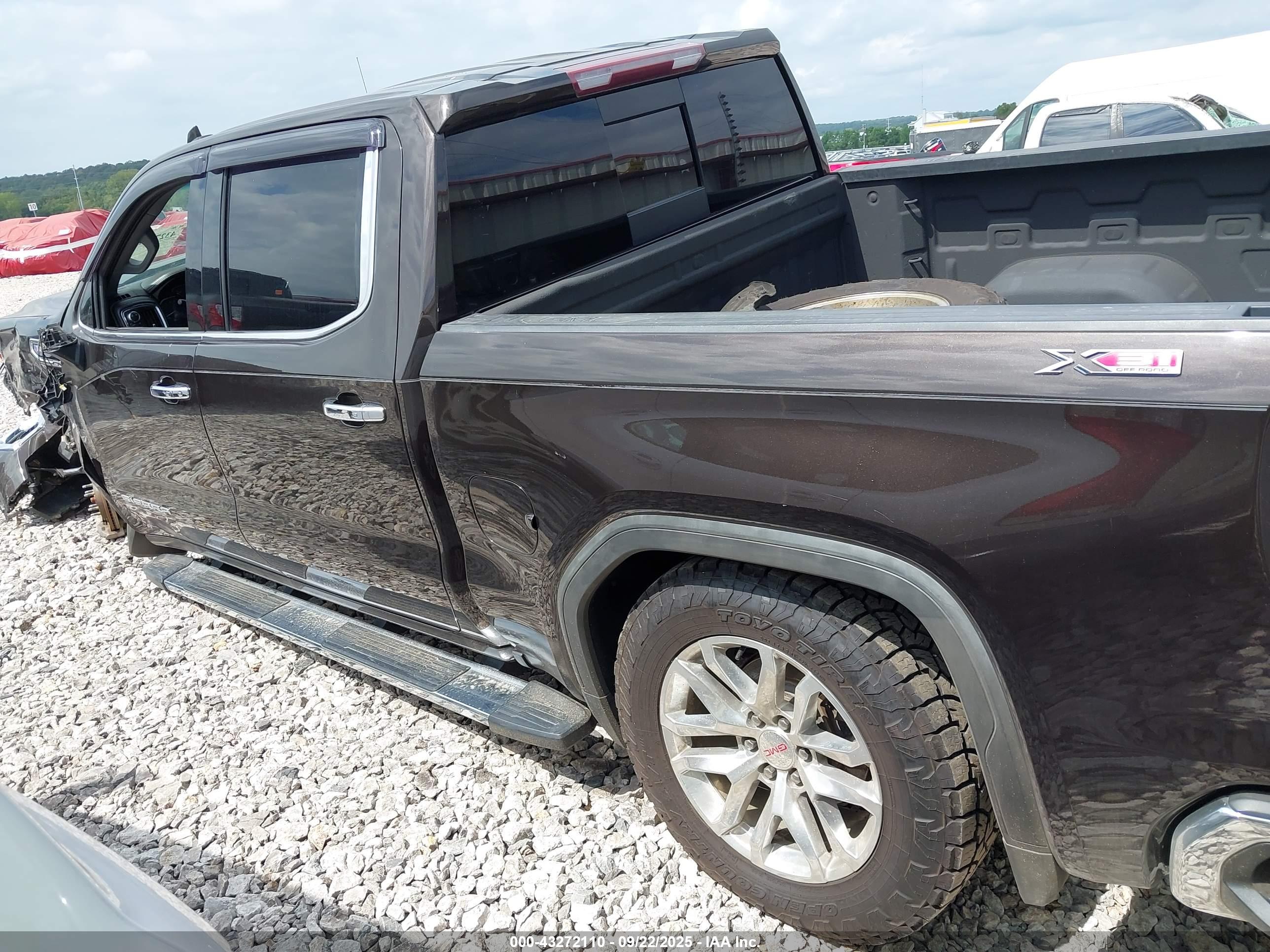 GMC SIERRA image 3