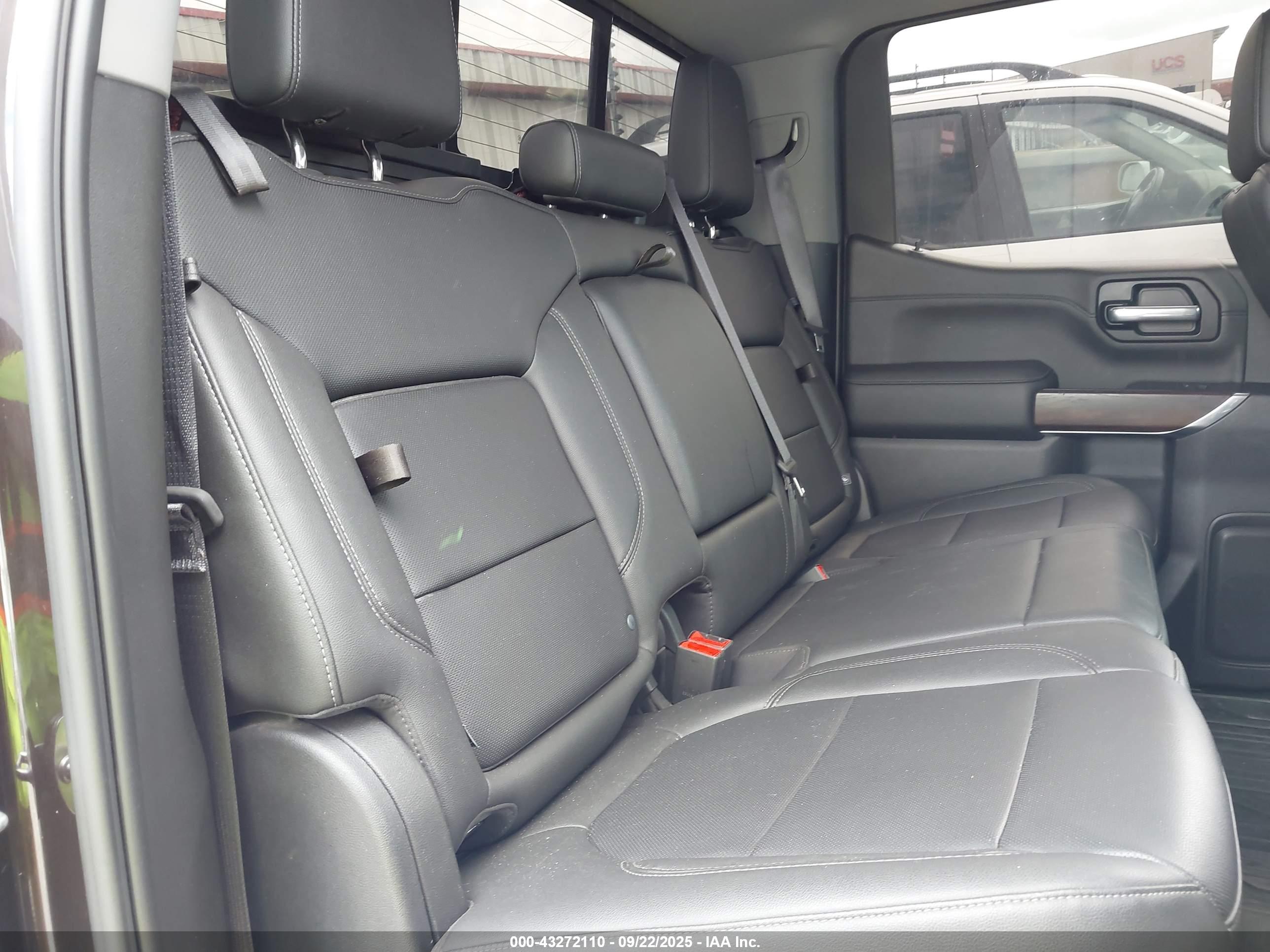 GMC SIERRA image 8
