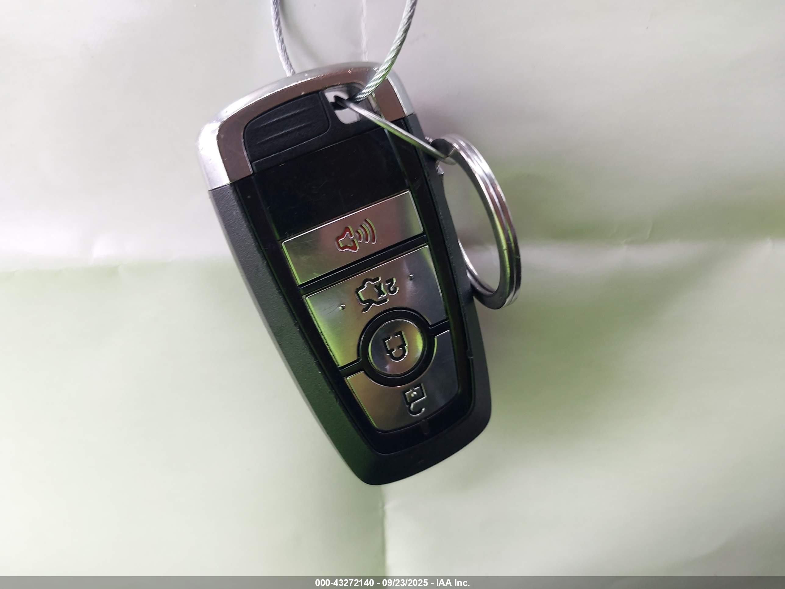FORD FUSION image 11
