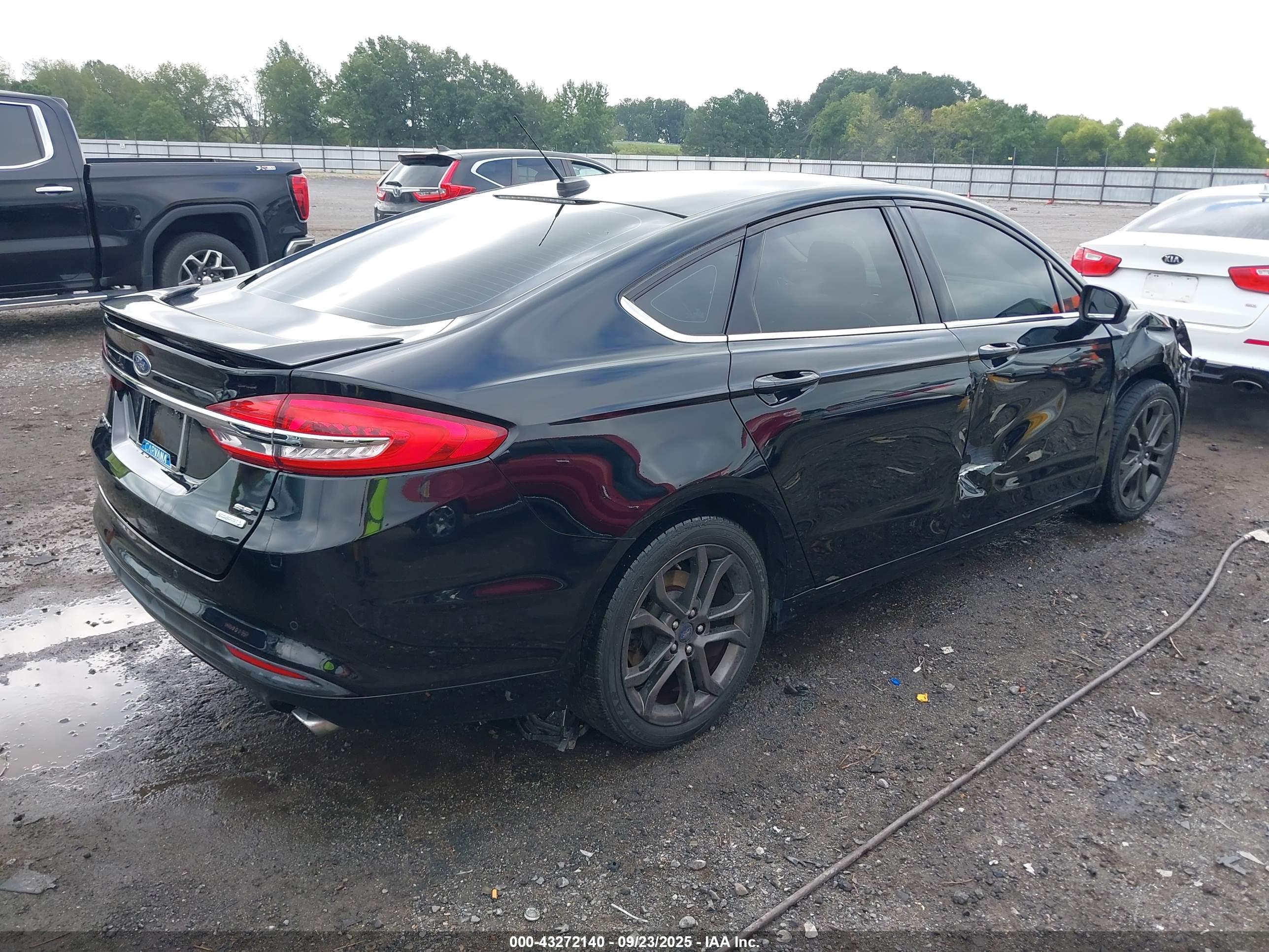 FORD FUSION image 4
