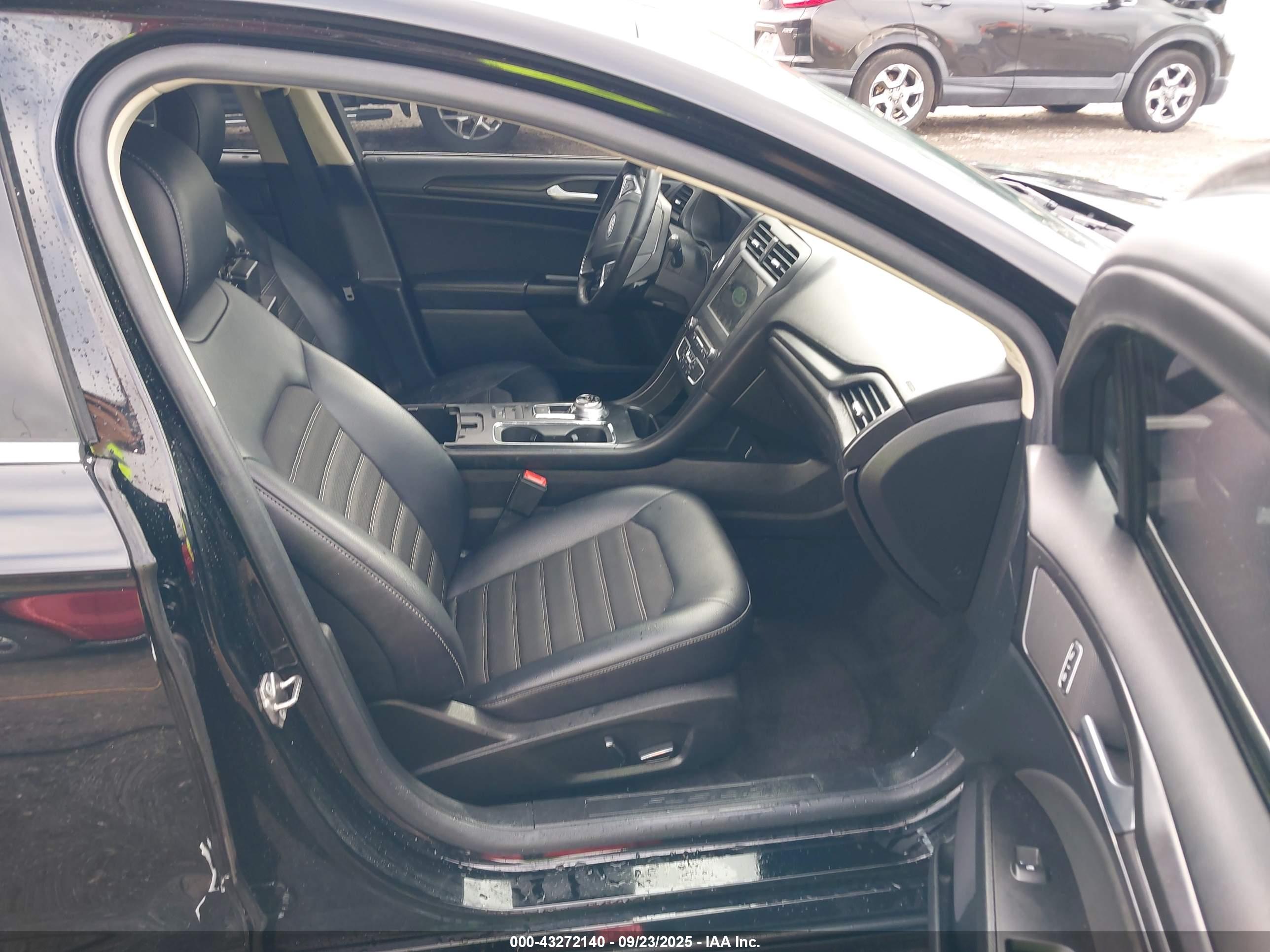 FORD FUSION image 5