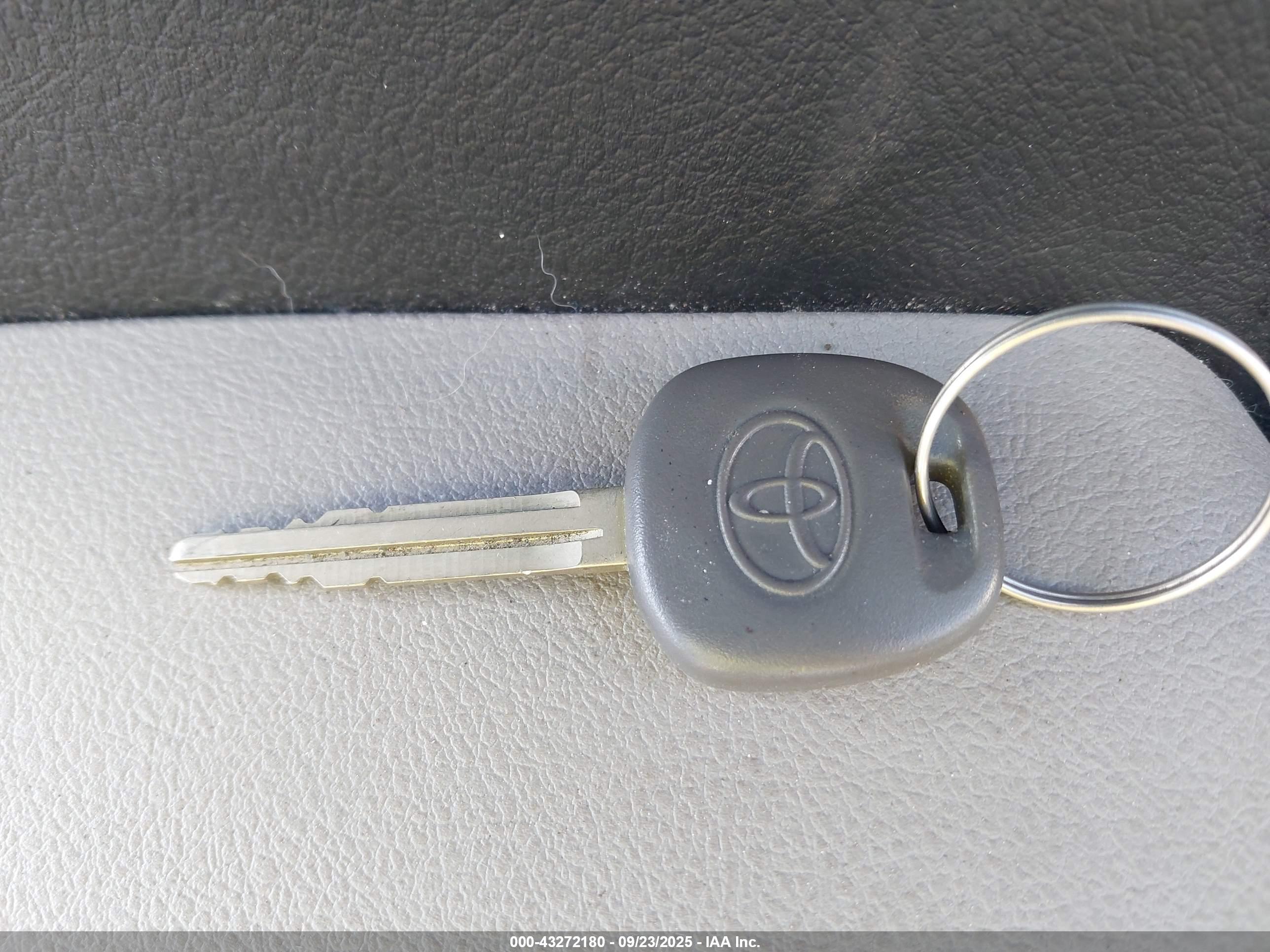 TOYOTA CAMRY image 11