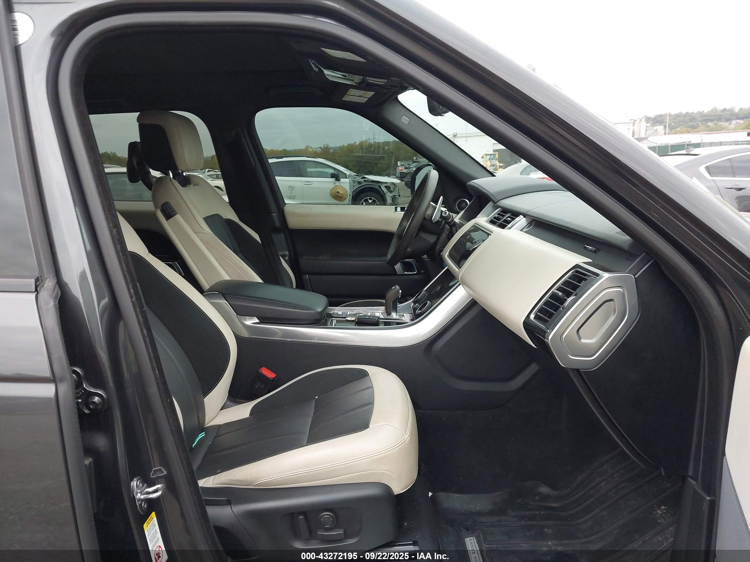 LAND ROVER image 5