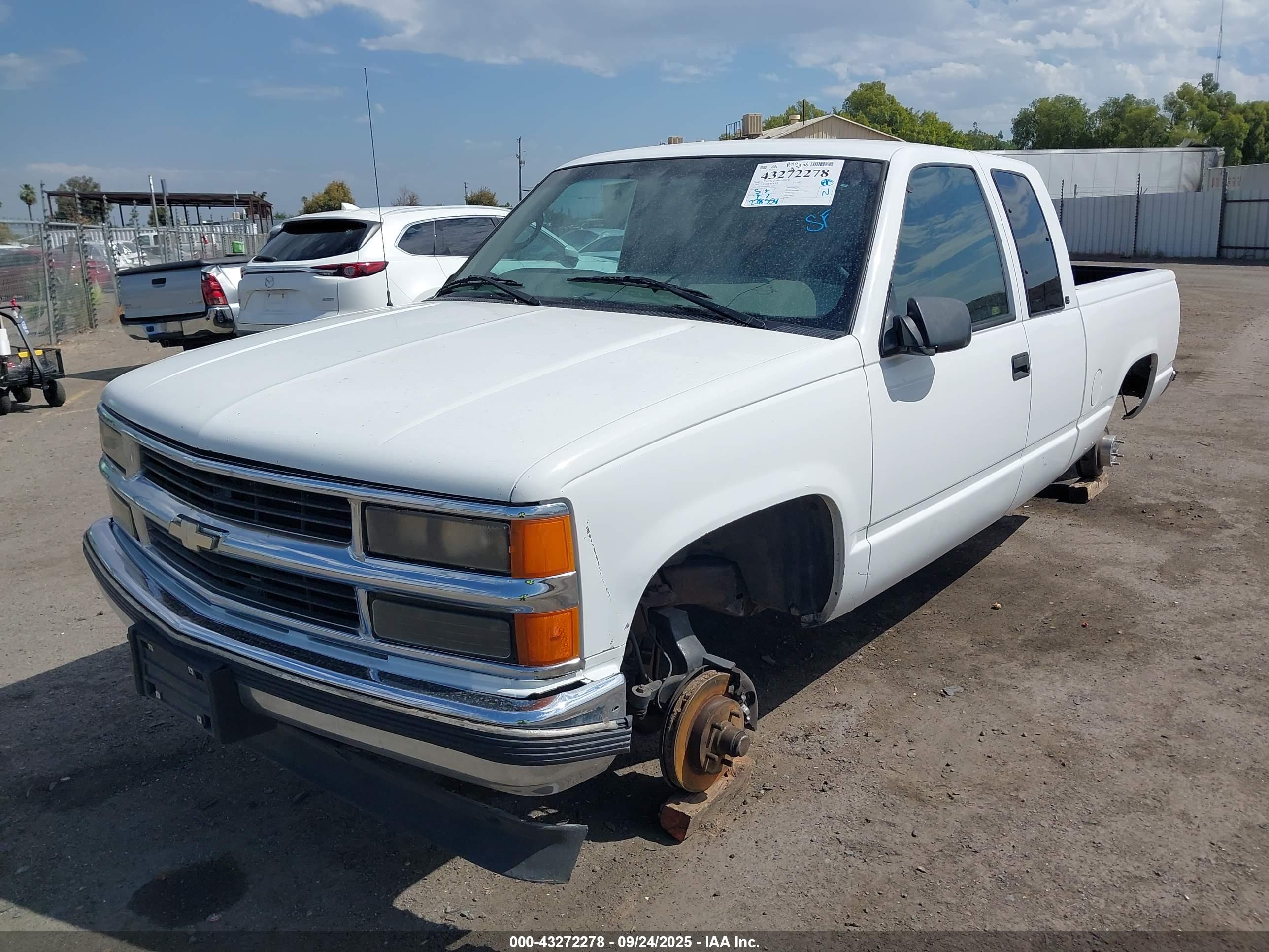 CHEVROLET C1500 image 2