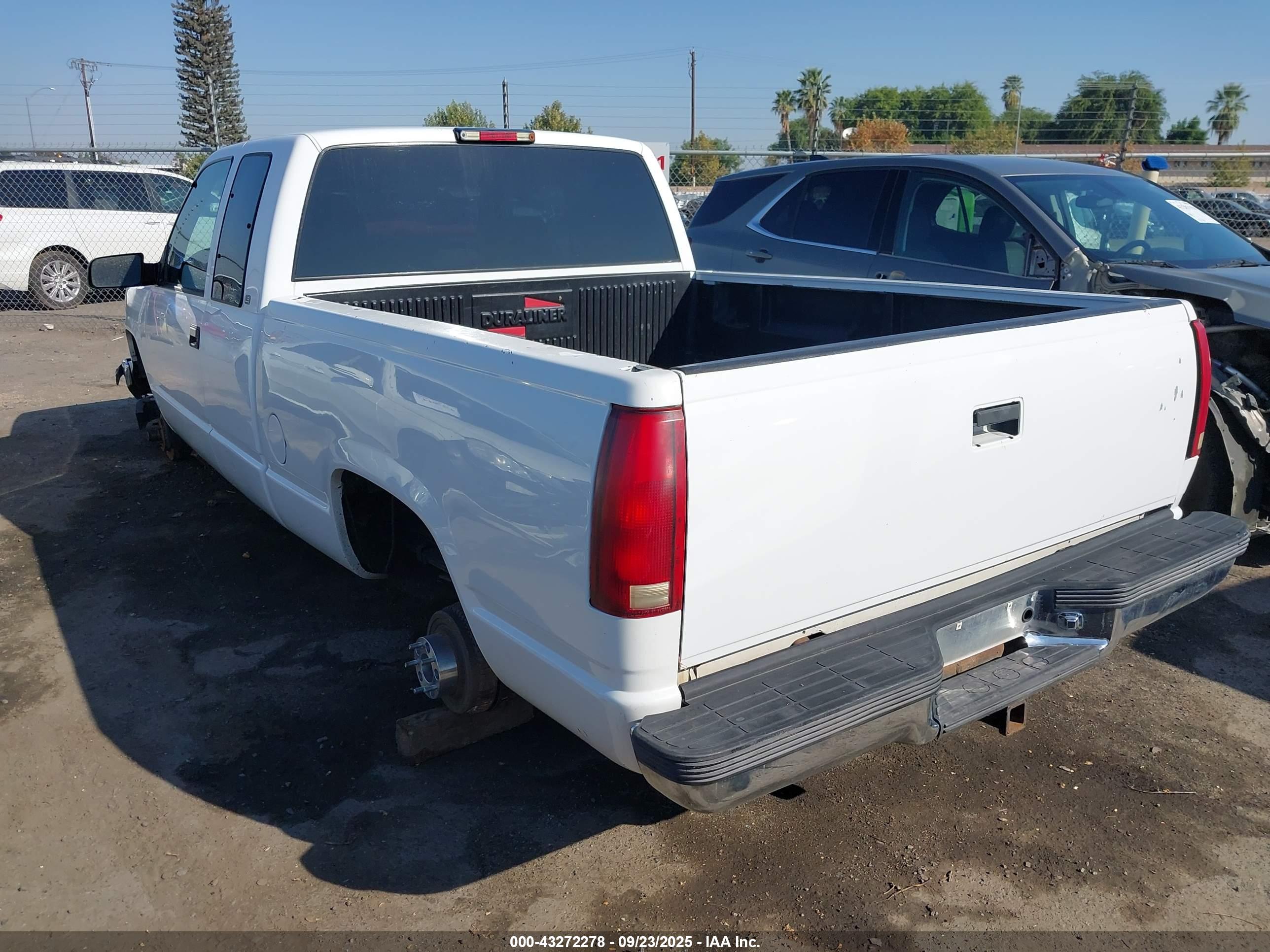 CHEVROLET C1500 image 3