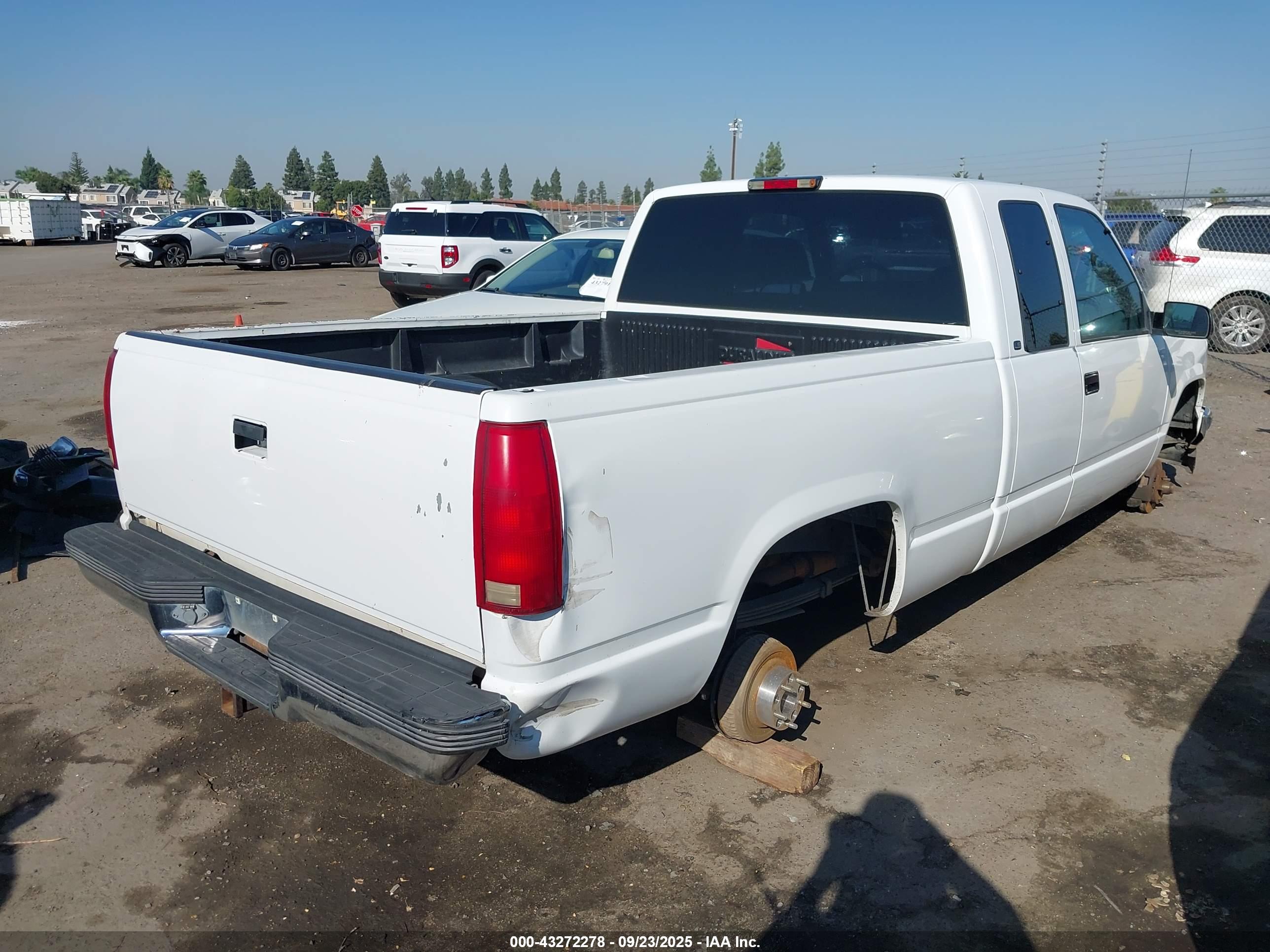 CHEVROLET C1500 image 4